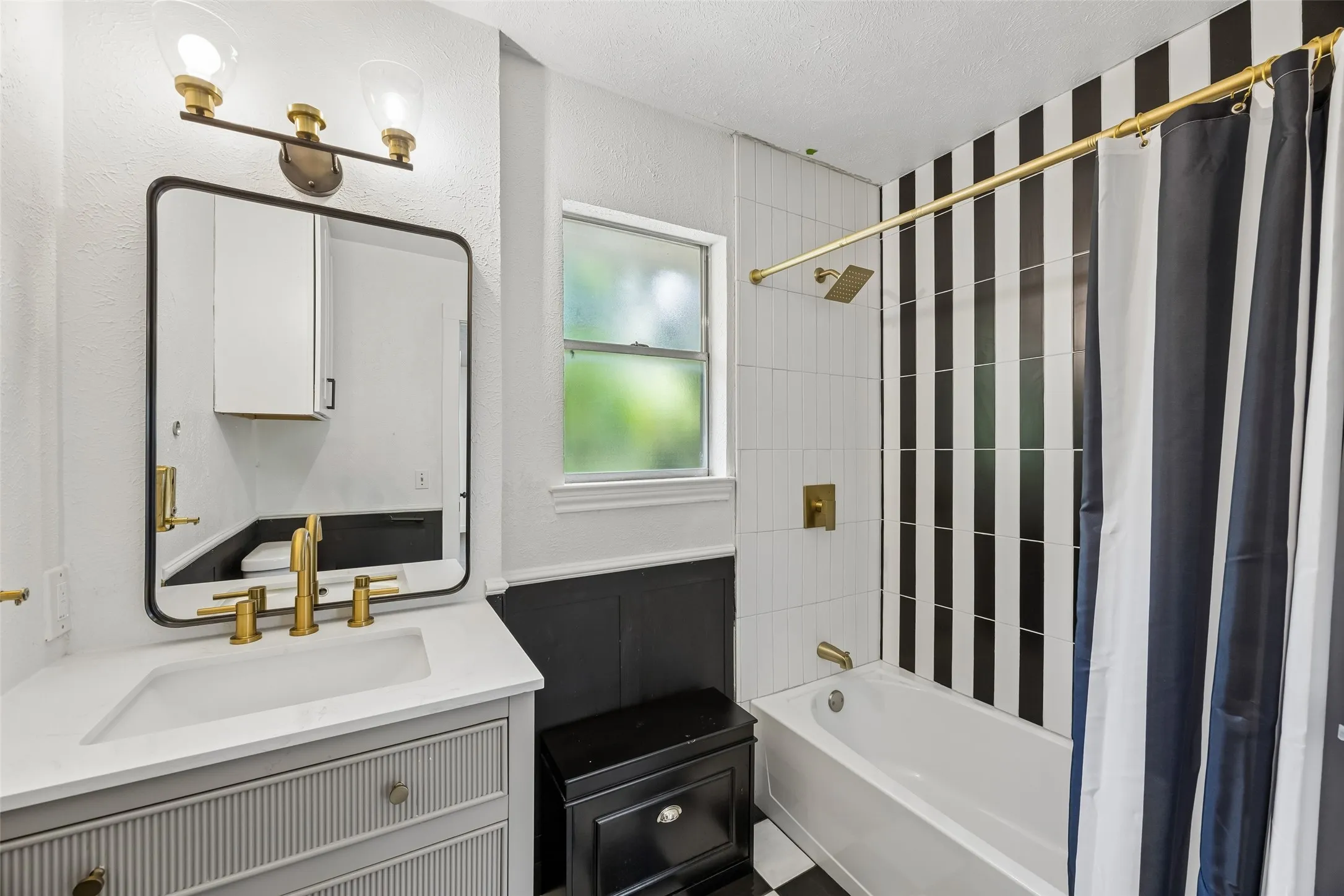 2nd level full bath