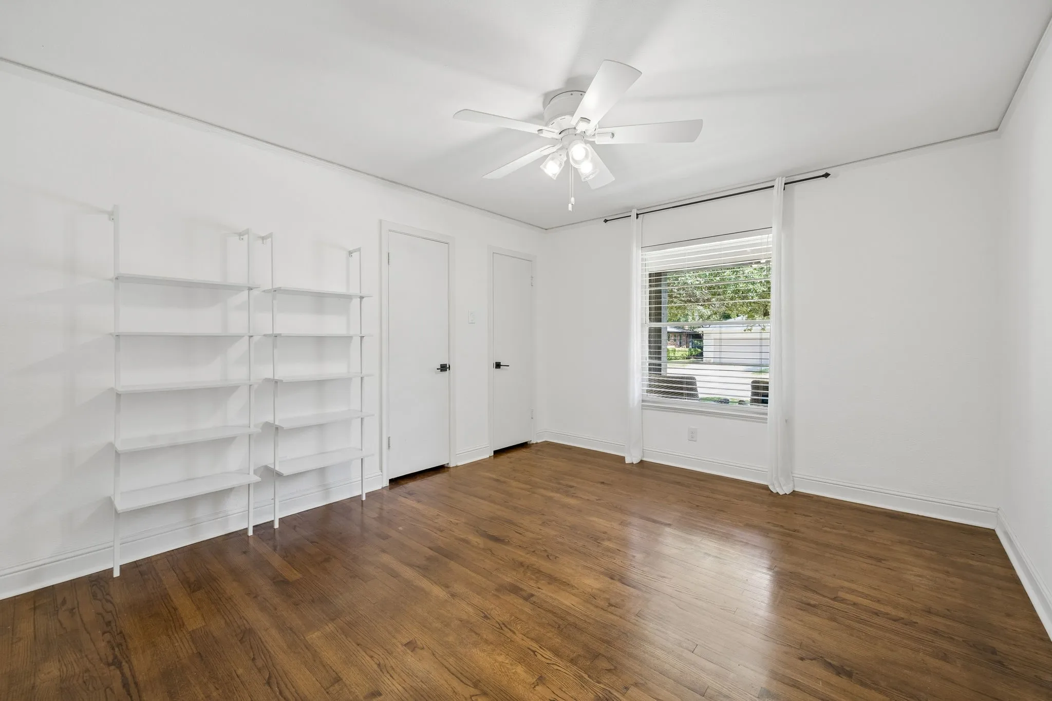 Single Family Residence For Sale in Dallas County , 7223 Edgerton Drive, Dallas, Texas 75231, 3 Bedroom, 2 Bathroom, 2 Garage spaces, 1,855 Sqft, built in 1954, mls#21352374, Real Estate Agent in Dallas, Homes For Sale in Dallas county, Homes For Sale in Dallas, Realtor in Dallas Texas, Real Estate Brokerage Independent Realty Texas, Luminita Cordes Realtor