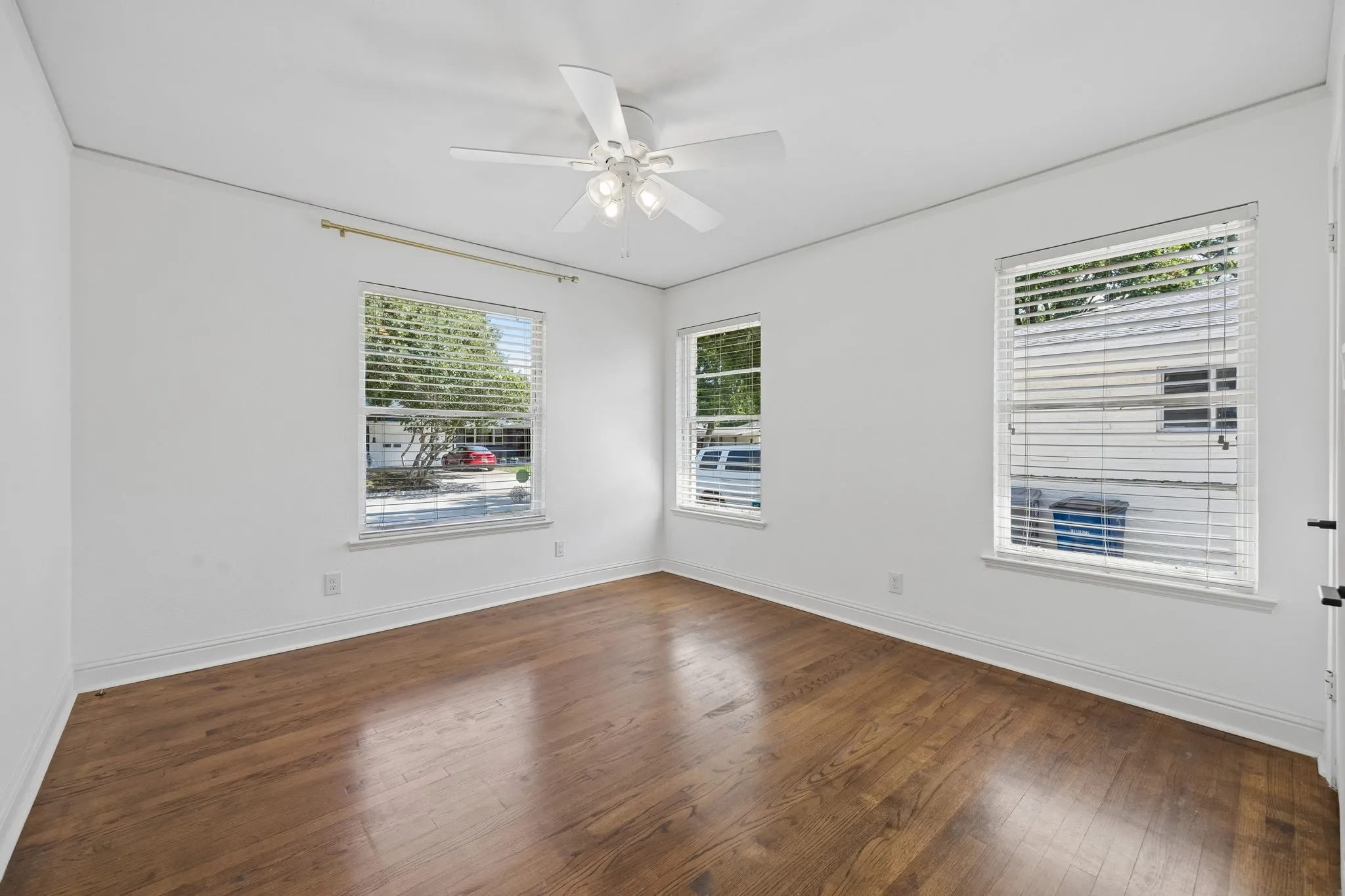 Single Family Residence For Sale in Dallas County , 7223 Edgerton Drive, Dallas, Texas 75231, 3 Bedroom, 2 Bathroom, 2 Garage spaces, 1,855 Sqft, built in 1954, mls#21352374, Real Estate Agent in Dallas, Homes For Sale in Dallas county, Homes For Sale in Dallas, Realtor in Dallas Texas, Real Estate Brokerage Independent Realty Texas, Luminita Cordes Realtor