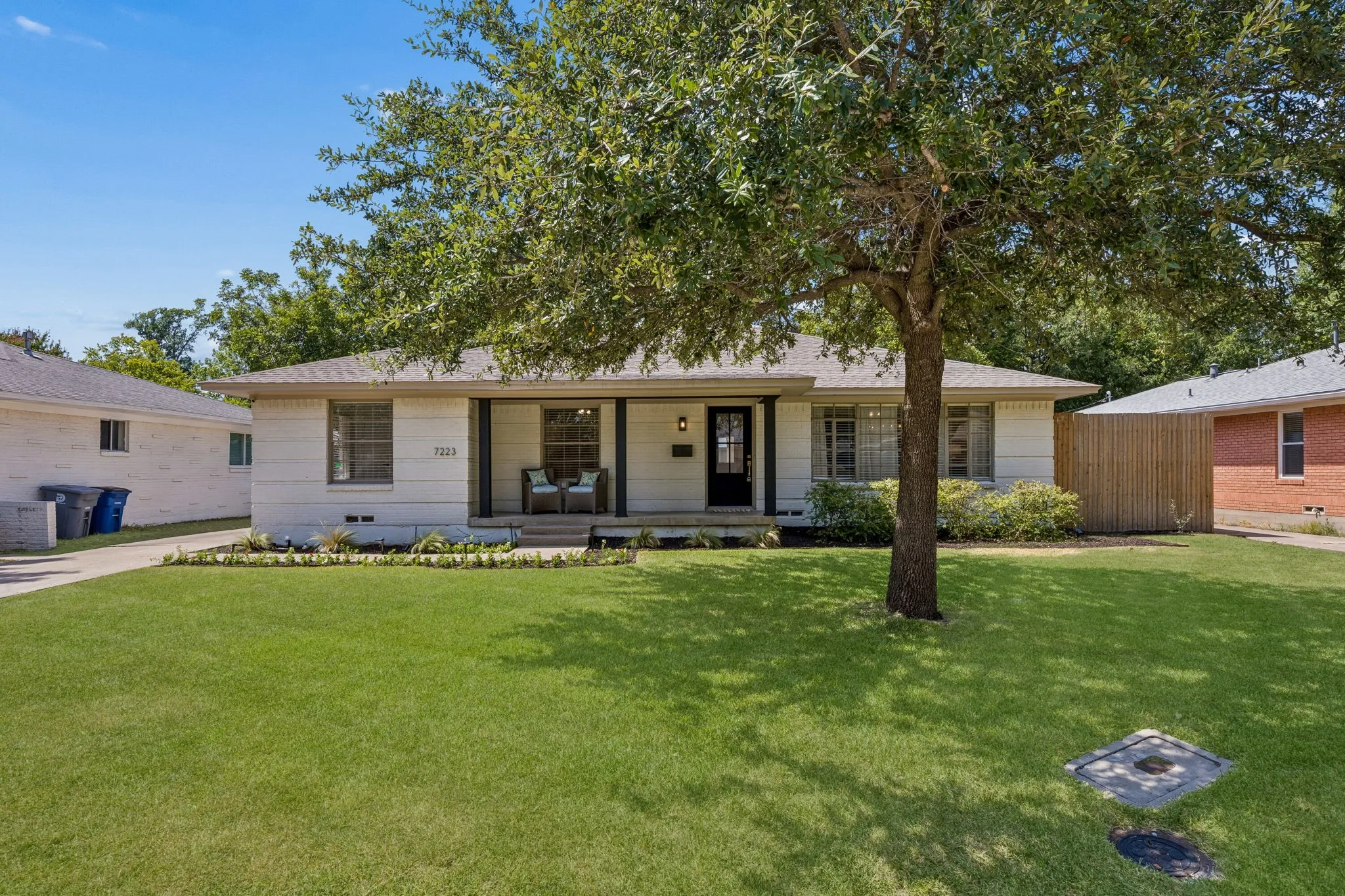 Single Family Residence For Sale in Dallas County , 7223 Edgerton Drive, Dallas, Texas 75231, 3 Bedroom, 2 Bathroom, 2 Garage spaces, 1,855 Sqft, built in 1954, mls#21352374, Real Estate Agent in Dallas, Homes For Sale in Dallas county, Homes For Sale in Dallas, Realtor in Dallas Texas, Real Estate Brokerage Independent Realty Texas, Luminita Cordes Realtor