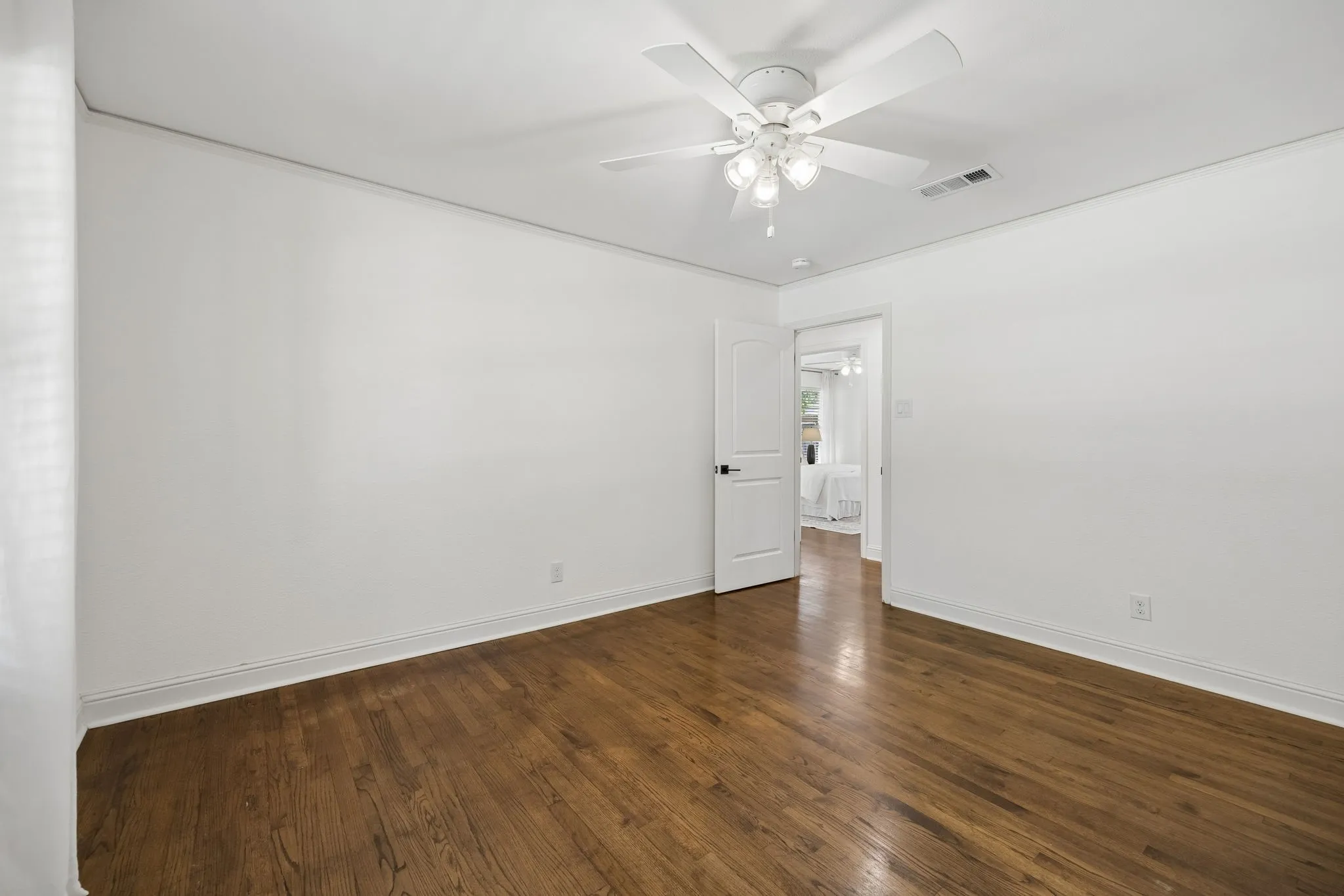 Single Family Residence For Sale in Dallas County , 7223 Edgerton Drive, Dallas, Texas 75231, 3 Bedroom, 2 Bathroom, 2 Garage spaces, 1,855 Sqft, built in 1954, mls#21352374, Real Estate Agent in Dallas, Homes For Sale in Dallas county, Homes For Sale in Dallas, Realtor in Dallas Texas, Real Estate Brokerage Independent Realty Texas, Luminita Cordes Realtor