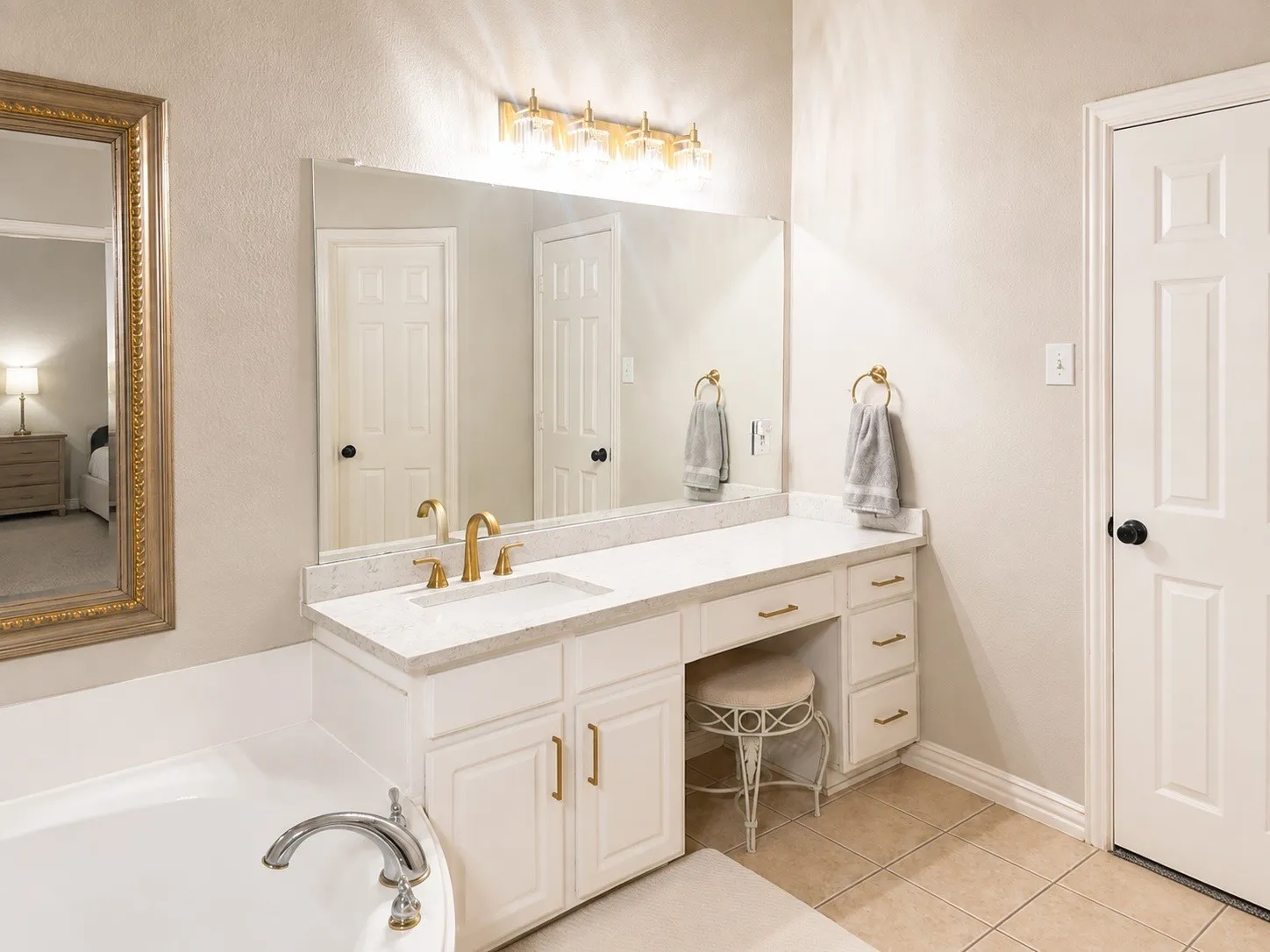 Single Family Residence For Sale in Denton County , 4060 Guadalupe Lane, Frisco, Texas 75034, 3 Bedroom, 2 Bathroom, 2 Garage spaces, 1,906 Sqft, built in 2000, mls#21349300, Real Estate Agent in Frisco, Homes For Sale in Denton county, Homes For Sale in Frisco, Realtor in Frisco Texas, Real Estate Brokerage Independent Realty Texas, Luminita Cordes Realtor