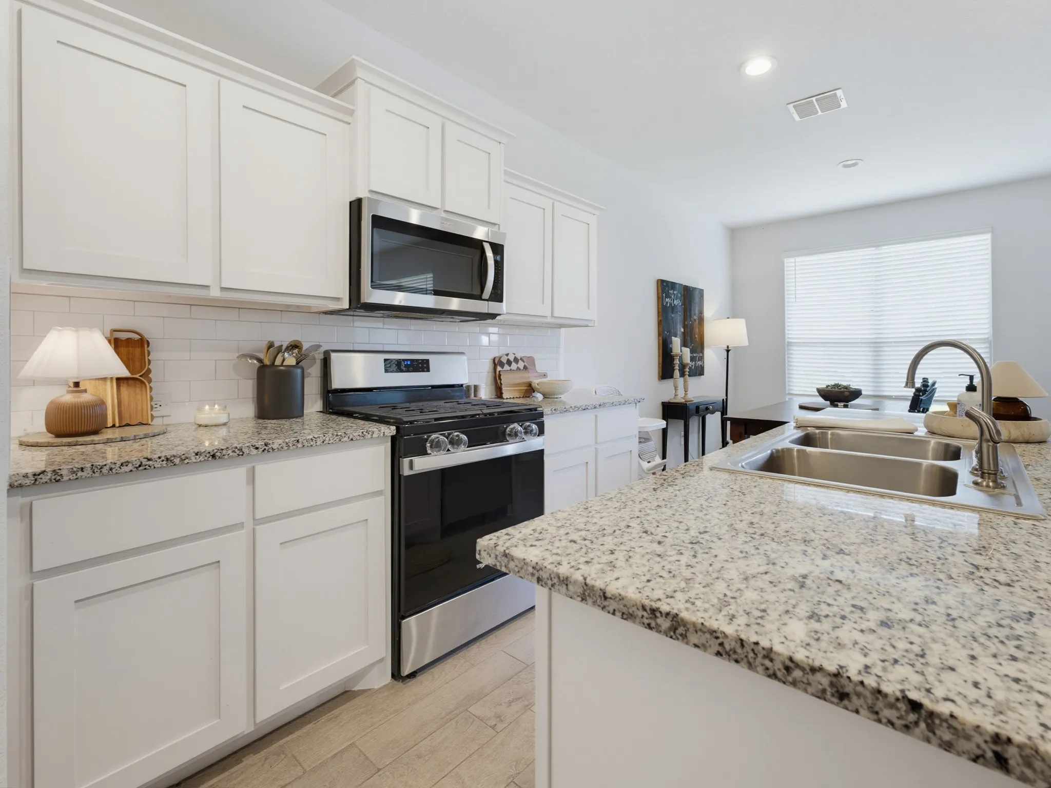 Single Family Residence For Sale in Wise County , 156 Waterbend Cove, Boyd, Texas 76023, 3 Bedroom, 2 Bathroom, 2 Garage spaces, 1,444 Sqft, built in 2022, mls#21349390, Real Estate Agent in Boyd, Homes For Sale in Wise county, Homes For Sale in Boyd, Realtor in Boyd Texas, Real Estate Brokerage Independent Realty Texas, Luminita Cordes Realtor