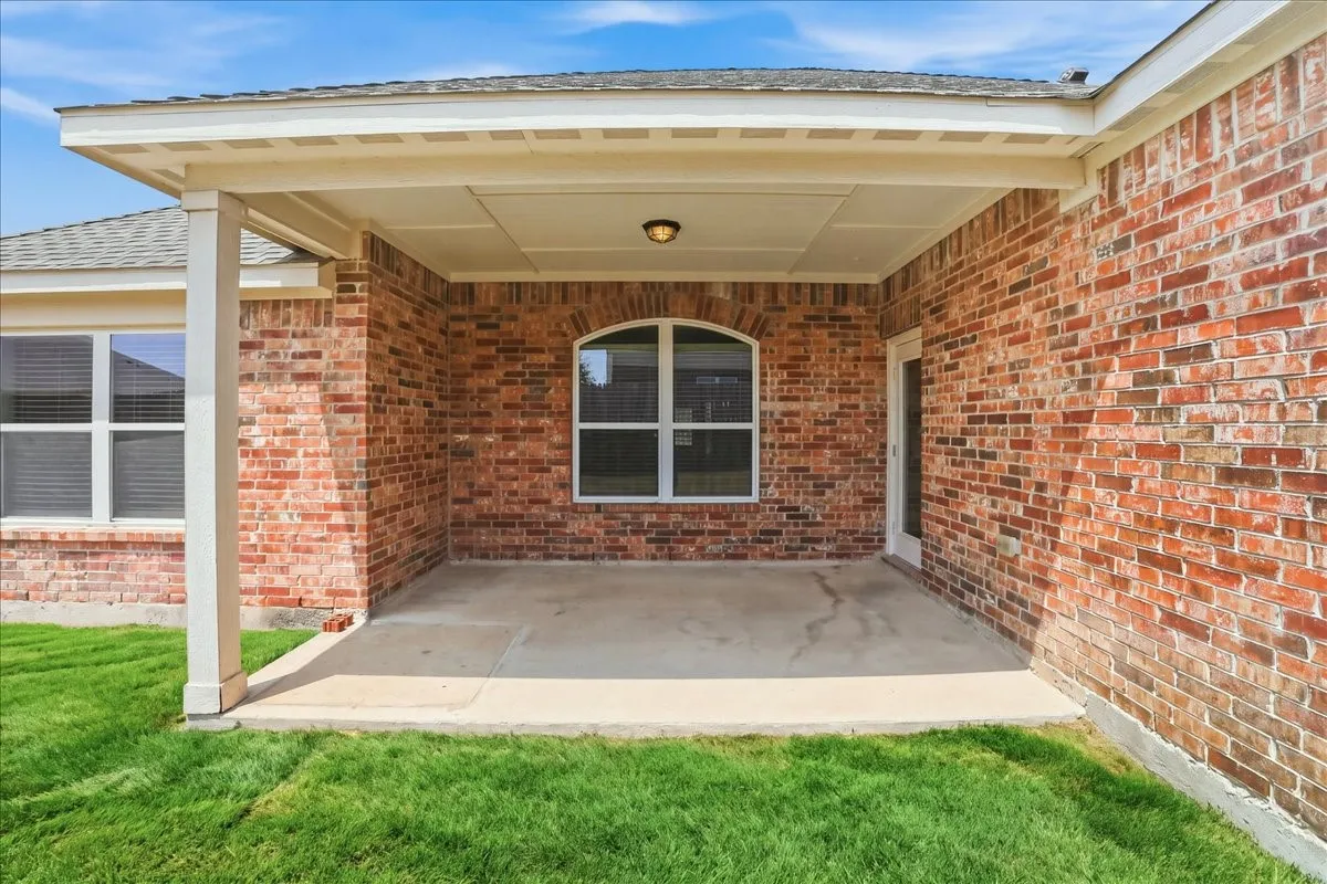 Single Family Residence For Rent in Collin County , 411 Winchester Drive, Celina, Texas 75009, 3 Bedrooms, 2 Bathrooms, 2 Garage spaces, 1,769 Sqft, built in 2015, Price $2,150, mls#21350504, Real Estate Agent in Celina, Homes For Rent in Collin county, Homes For Rent in Celina, Realtor in Celina Texas, Real Estate Brokerage Independent Realty Texas, Luminita Cordes Realtor