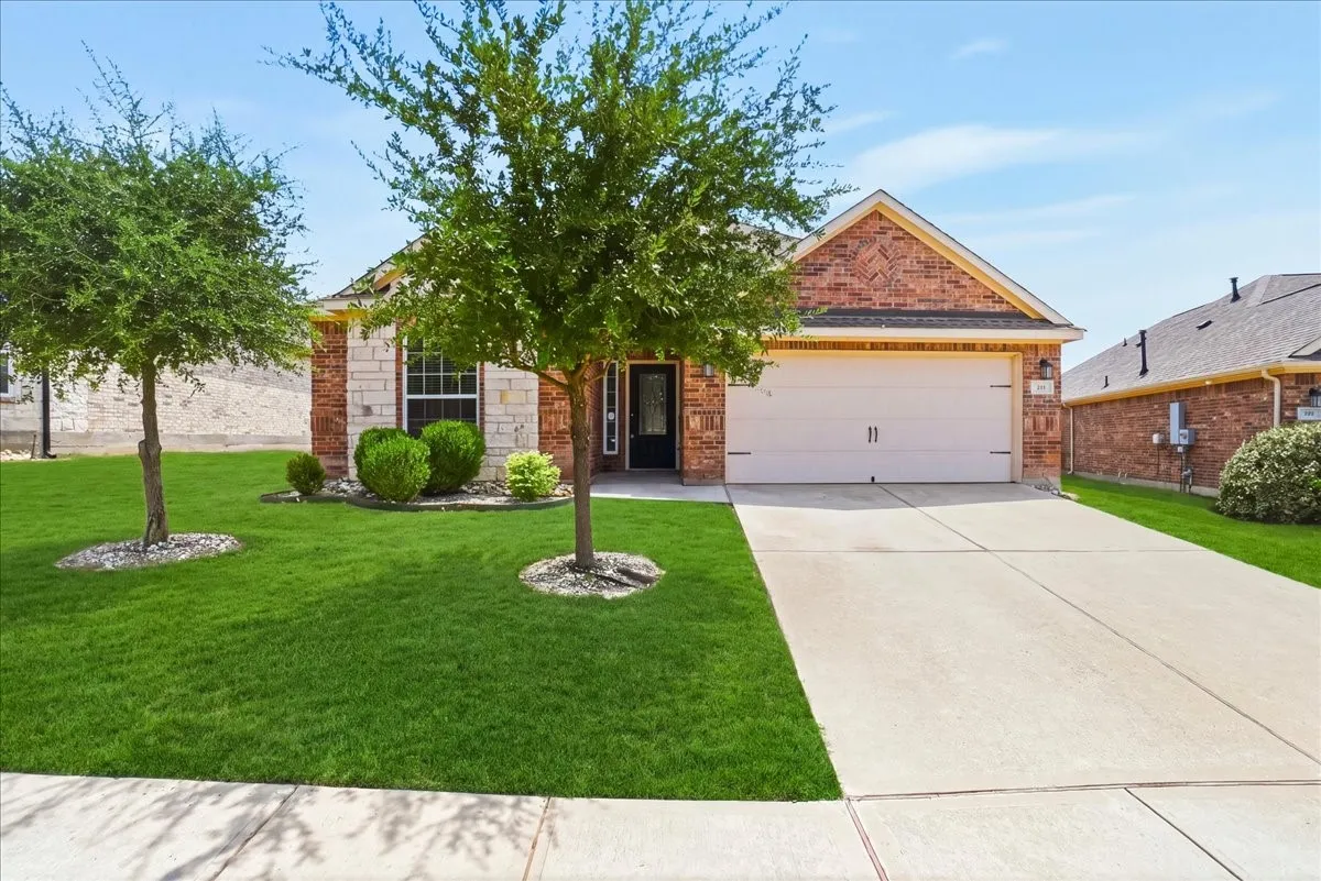 Single Family Residence For Rent in Collin County , 411 Winchester Drive, Celina, Texas 75009, 3 Bedrooms, 2 Bathrooms, 2 Garage spaces, 1,769 Sqft, built in 2015, Price $2,150, mls#21350504, Real Estate Agent in Celina, Homes For Rent in Collin county, Homes For Rent in Celina, Realtor in Celina Texas, Real Estate Brokerage Independent Realty Texas, Luminita Cordes Realtor