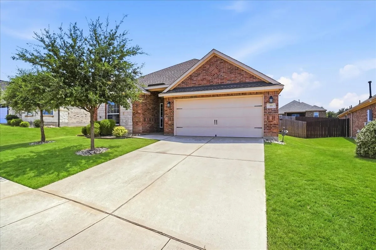 Single Family Residence For Rent in Collin County , 411 Winchester Drive, Celina, Texas 75009, 3 Bedrooms, 2 Bathrooms, 2 Garage spaces, 1,769 Sqft, built in 2015, Price $2,150, mls#21350504, Real Estate Agent in Celina, Homes For Rent in Collin county, Homes For Rent in Celina, Realtor in Celina Texas, Real Estate Brokerage Independent Realty Texas, Luminita Cordes Realtor