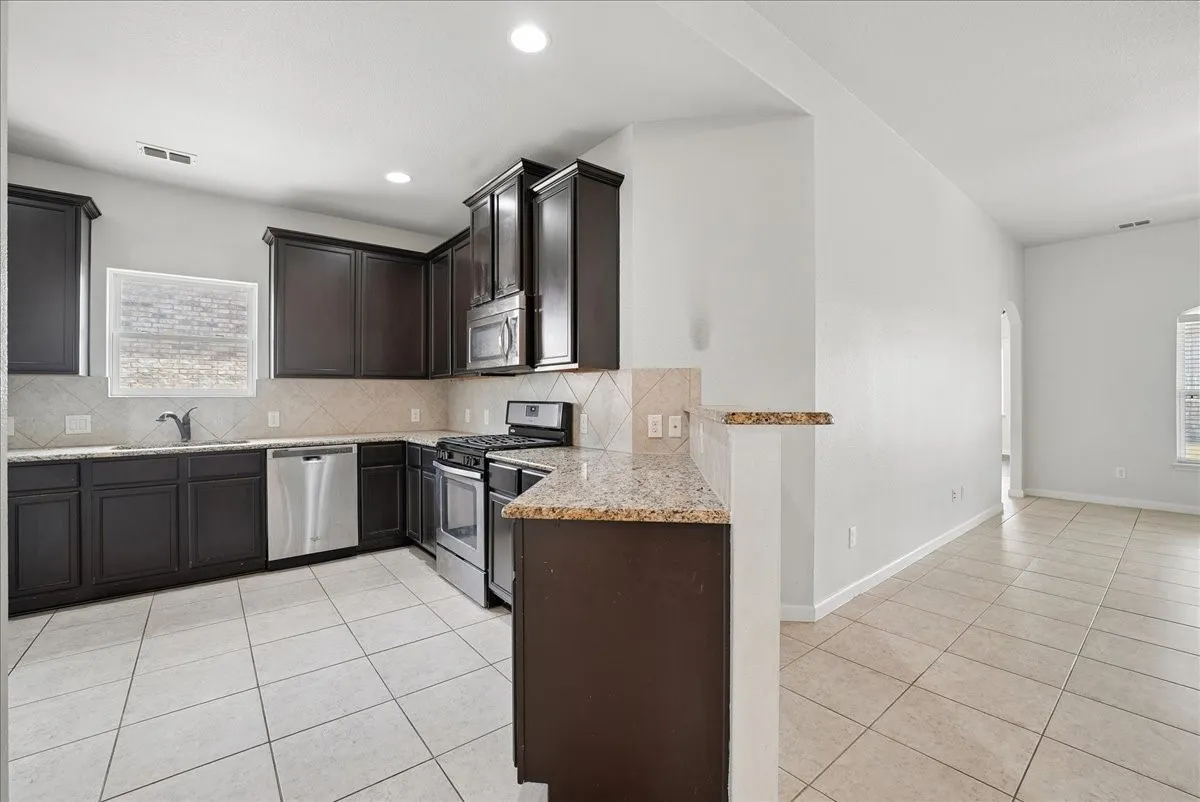 Single Family Residence For Rent in Collin County , 411 Winchester Drive, Celina, Texas 75009, 3 Bedrooms, 2 Bathrooms, 2 Garage spaces, 1,769 Sqft, built in 2015, Price $2,150, mls#21350504, Real Estate Agent in Celina, Homes For Rent in Collin county, Homes For Rent in Celina, Realtor in Celina Texas, Real Estate Brokerage Independent Realty Texas, Luminita Cordes Realtor
