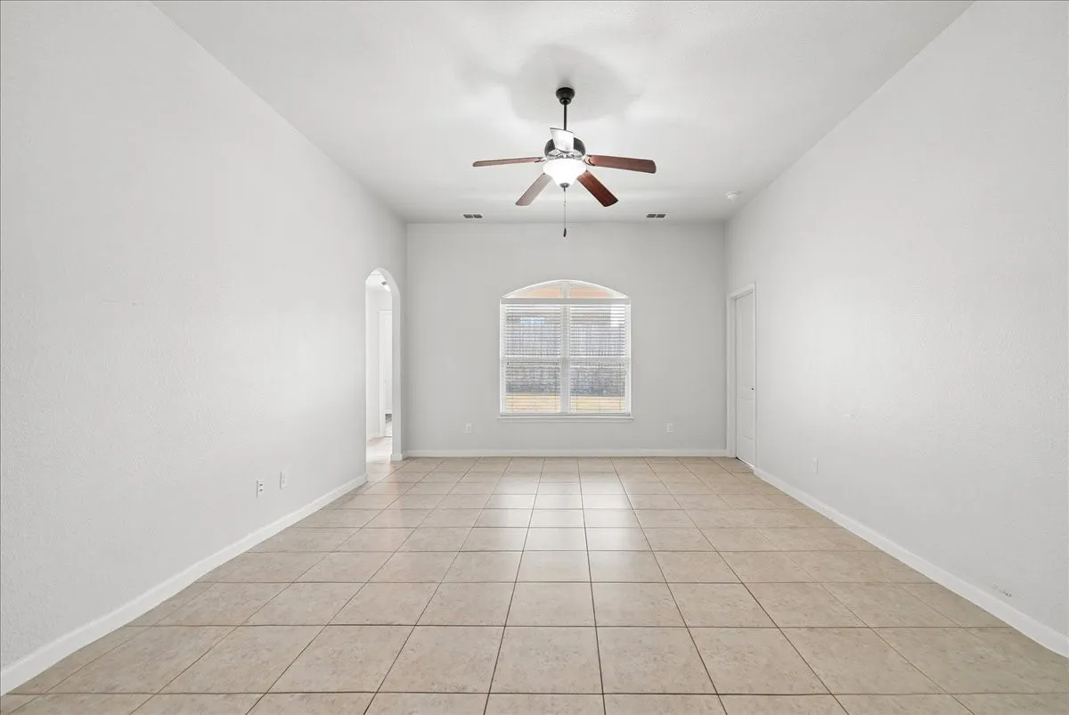 Single Family Residence For Rent in Collin County , 411 Winchester Drive, Celina, Texas 75009, 3 Bedrooms, 2 Bathrooms, 2 Garage spaces, 1,769 Sqft, built in 2015, Price $2,150, mls#21350504, Real Estate Agent in Celina, Homes For Rent in Collin county, Homes For Rent in Celina, Realtor in Celina Texas, Real Estate Brokerage Independent Realty Texas, Luminita Cordes Realtor