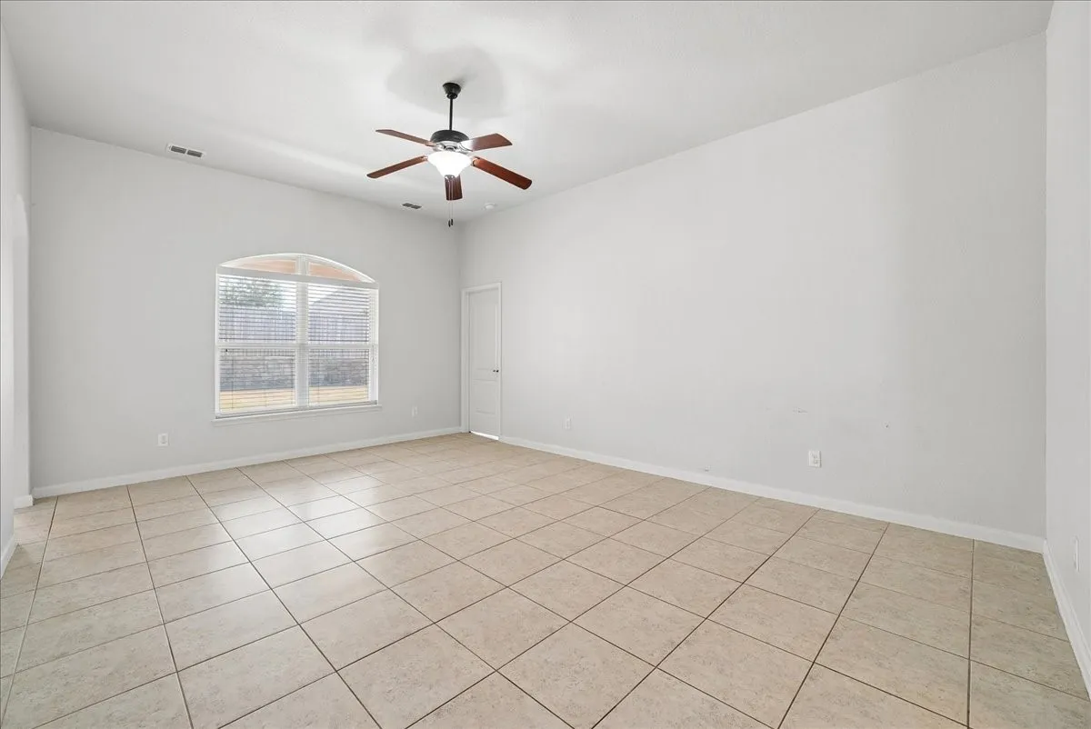 Single Family Residence For Rent in Collin County , 411 Winchester Drive, Celina, Texas 75009, 3 Bedrooms, 2 Bathrooms, 2 Garage spaces, 1,769 Sqft, built in 2015, Price $2,150, mls#21350504, Real Estate Agent in Celina, Homes For Rent in Collin county, Homes For Rent in Celina, Realtor in Celina Texas, Real Estate Brokerage Independent Realty Texas, Luminita Cordes Realtor