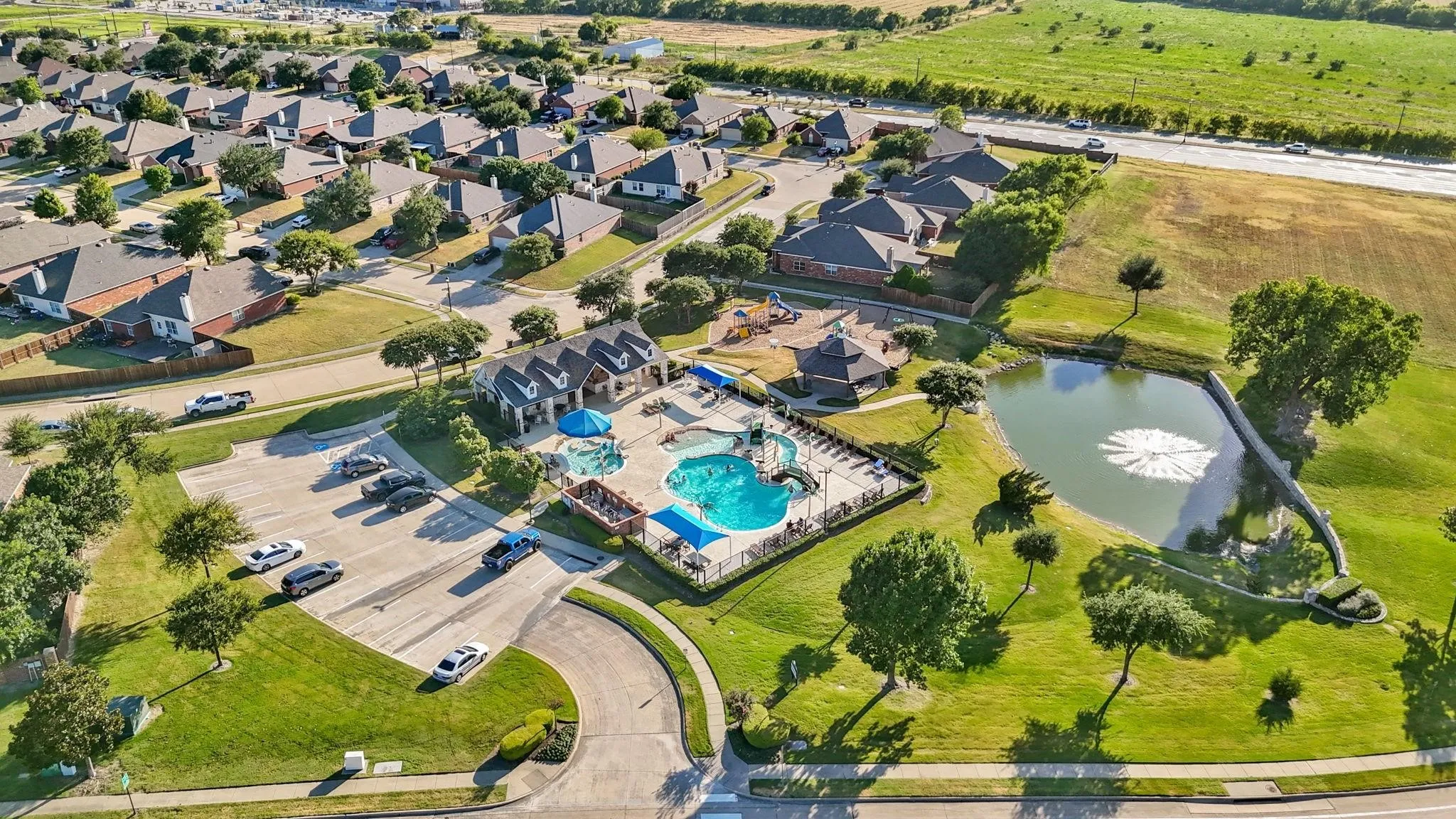 Single Family Residence For Rent in Collin County , 411 Winchester Drive, Celina, Texas 75009, 3 Bedrooms, 2 Bathrooms, 2 Garage spaces, 1,769 Sqft, built in 2015, Price $2,150, mls#21350504, Real Estate Agent in Celina, Homes For Rent in Collin county, Homes For Rent in Celina, Realtor in Celina Texas, Real Estate Brokerage Independent Realty Texas, Luminita Cordes Realtor