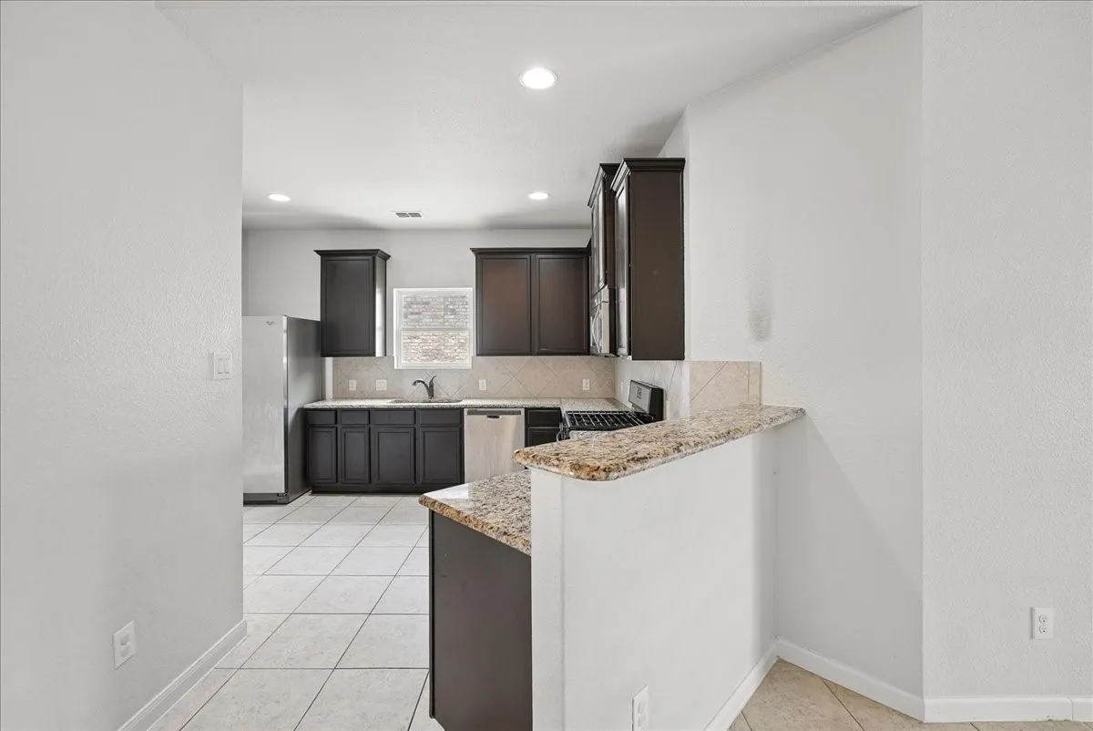 Single Family Residence For Rent in Collin County , 411 Winchester Drive, Celina, Texas 75009, 3 Bedrooms, 2 Bathrooms, 2 Garage spaces, 1,769 Sqft, built in 2015, Price $2,150, mls#21350504, Real Estate Agent in Celina, Homes For Rent in Collin county, Homes For Rent in Celina, Realtor in Celina Texas, Real Estate Brokerage Independent Realty Texas, Luminita Cordes Realtor