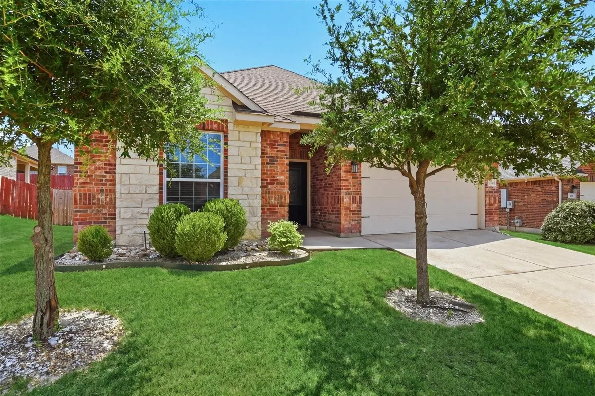 Single Family Residence For Rent in Collin County , 411 Winchester Drive, Celina, Texas 75009, 3 Bedrooms, 2 Bathrooms, 2 Garage spaces, 1,769 Sqft, built in 2015, Price $2,150, mls#21350504, Real Estate Agent in Celina, Homes For Rent in Collin county, Homes For Rent in Celina, Realtor in Celina Texas, Real Estate Brokerage Independent Realty Texas, Luminita Cordes Realtor