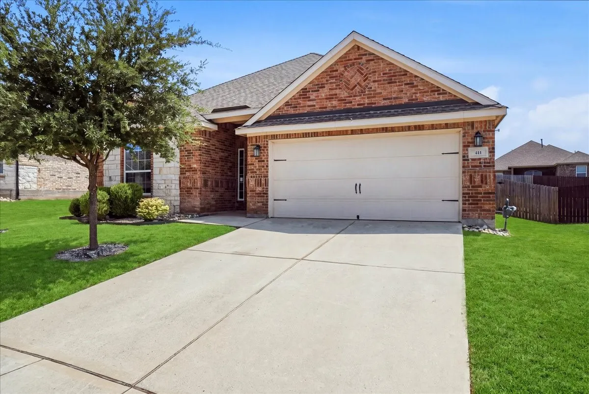 Single Family Residence For Rent in Collin County , 411 Winchester Drive, Celina, Texas 75009, 3 Bedrooms, 2 Bathrooms, 2 Garage spaces, 1,769 Sqft, built in 2015, Price $2,150, mls#21350504, Real Estate Agent in Celina, Homes For Rent in Collin county, Homes For Rent in Celina, Realtor in Celina Texas, Real Estate Brokerage Independent Realty Texas, Luminita Cordes Realtor