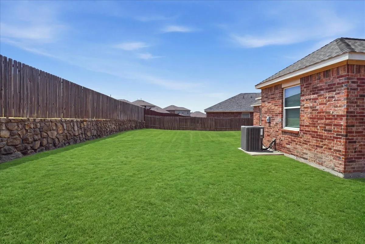 Single Family Residence For Rent in Collin County , 411 Winchester Drive, Celina, Texas 75009, 3 Bedrooms, 2 Bathrooms, 2 Garage spaces, 1,769 Sqft, built in 2015, Price $2,150, mls#21350504, Real Estate Agent in Celina, Homes For Rent in Collin county, Homes For Rent in Celina, Realtor in Celina Texas, Real Estate Brokerage Independent Realty Texas, Luminita Cordes Realtor