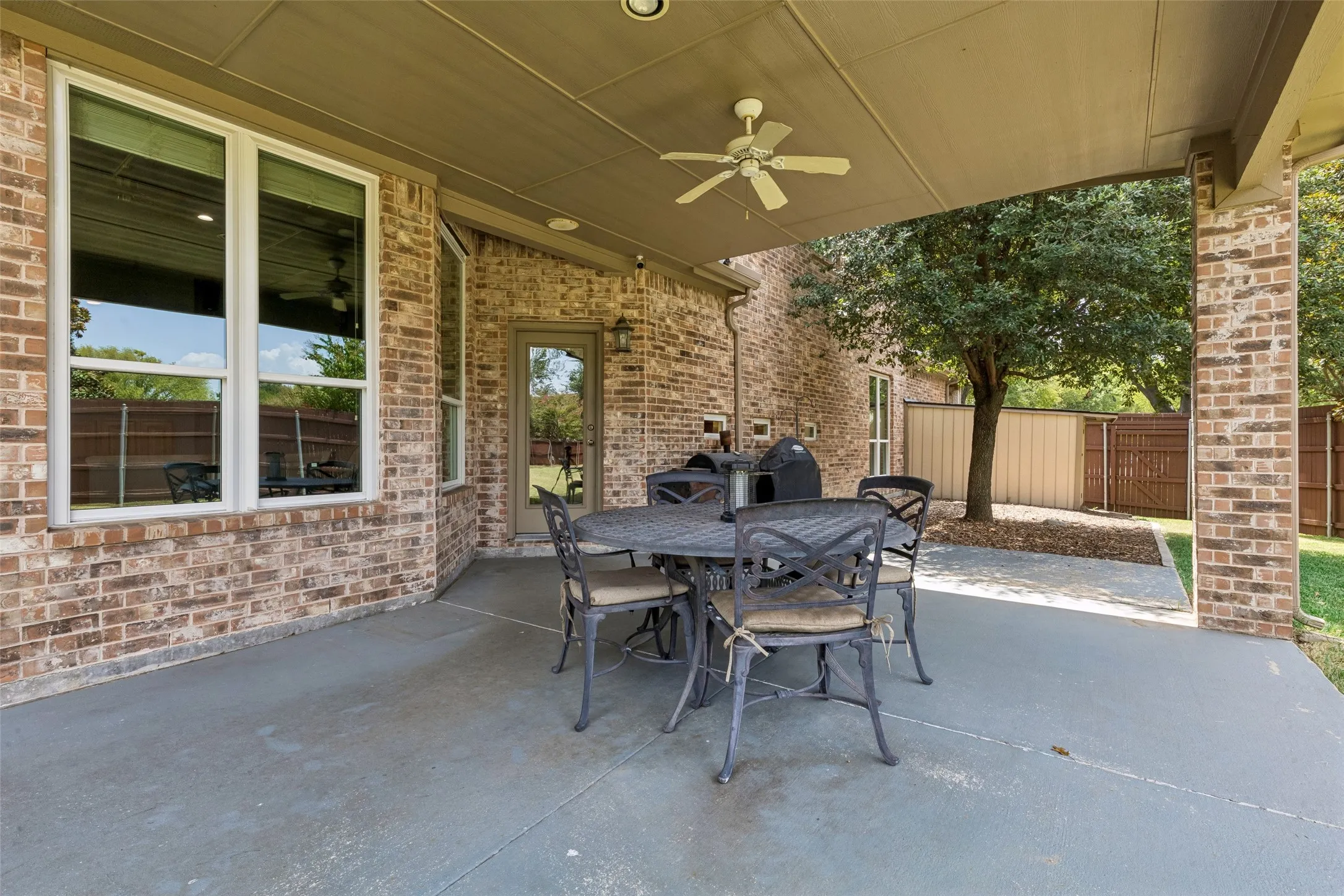 Single Family Residence For Sale in Denton County , 10198 Wheat Ridge Drive, Frisco, Texas 75033, 5 Bedroom, 3 Bathroom, 2 Garage spaces, 2,754 Sqft, built in 2001, mls#21347238, Real Estate Agent in Frisco, Homes For Sale in Denton county, Homes For Sale in Frisco, Realtor in Frisco Texas, Real Estate Brokerage Independent Realty Texas, Luminita Cordes Realtor