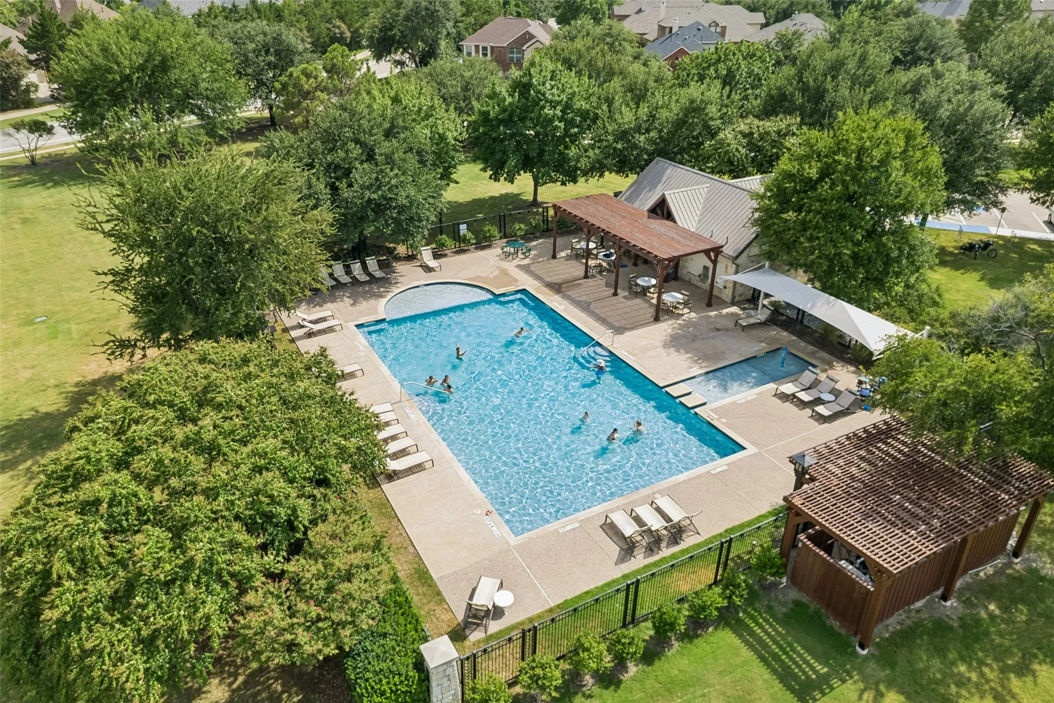Single Family Residence For Sale in Denton County , 10198 Wheat Ridge Drive, Frisco, Texas 75033, 5 Bedroom, 3 Bathroom, 2 Garage spaces, 2,754 Sqft, built in 2001, mls#21347238, Real Estate Agent in Frisco, Homes For Sale in Denton county, Homes For Sale in Frisco, Realtor in Frisco Texas, Real Estate Brokerage Independent Realty Texas, Luminita Cordes Realtor
