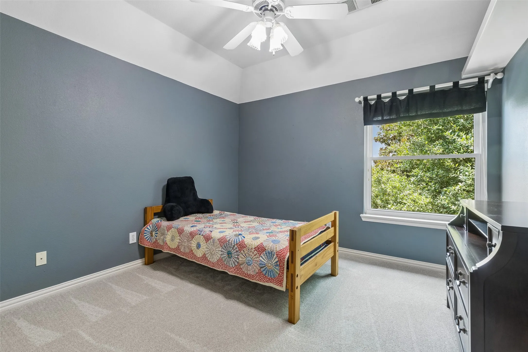 Single Family Residence For Sale in Denton County , 10198 Wheat Ridge Drive, Frisco, Texas 75033, 5 Bedroom, 3 Bathroom, 2 Garage spaces, 2,754 Sqft, built in 2001, mls#21347238, Real Estate Agent in Frisco, Homes For Sale in Denton county, Homes For Sale in Frisco, Realtor in Frisco Texas, Real Estate Brokerage Independent Realty Texas, Luminita Cordes Realtor