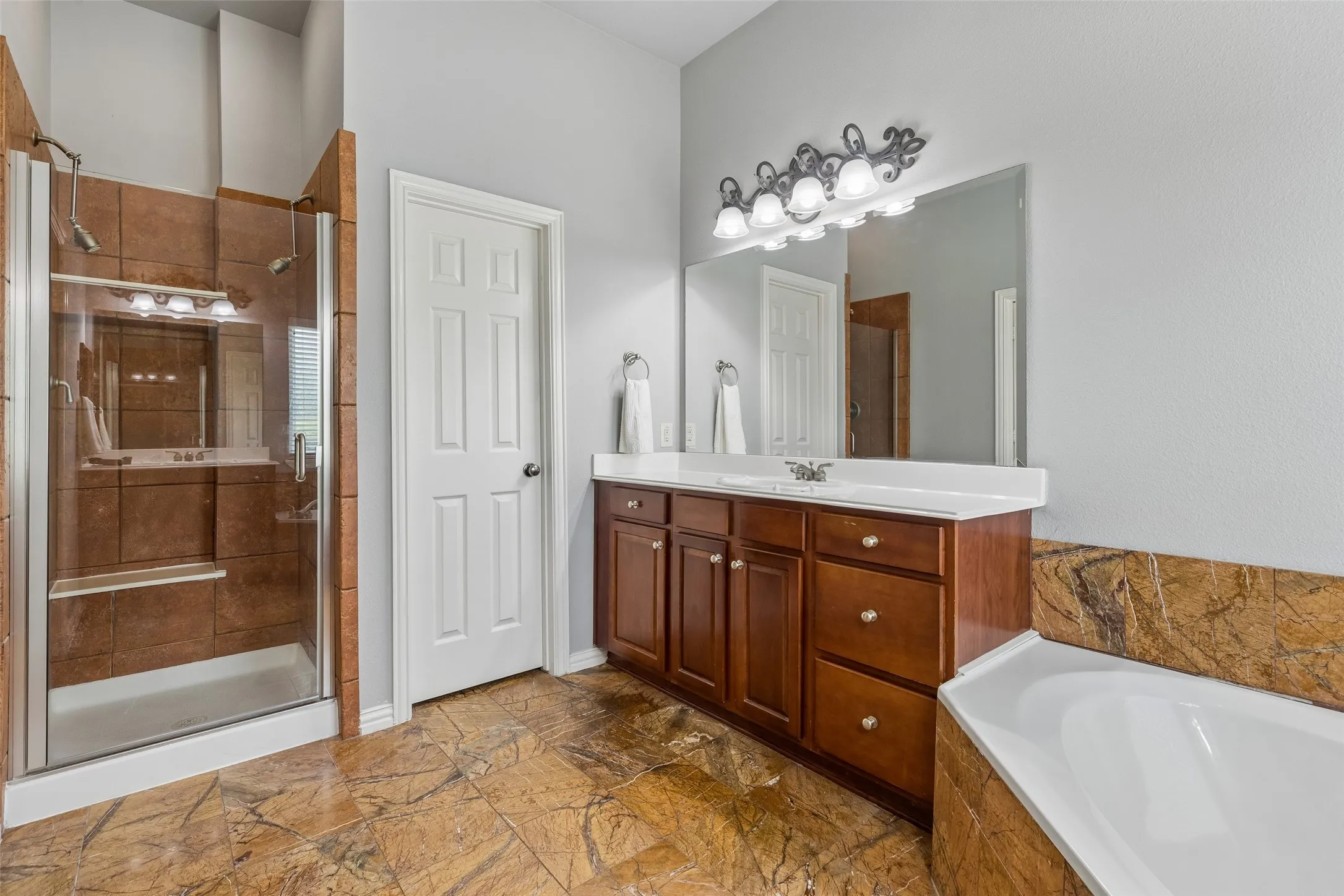 Single Family Residence For Sale in Denton County , 10198 Wheat Ridge Drive, Frisco, Texas 75033, 5 Bedroom, 3 Bathroom, 2 Garage spaces, 2,754 Sqft, built in 2001, mls#21347238, Real Estate Agent in Frisco, Homes For Sale in Denton county, Homes For Sale in Frisco, Realtor in Frisco Texas, Real Estate Brokerage Independent Realty Texas, Luminita Cordes Realtor