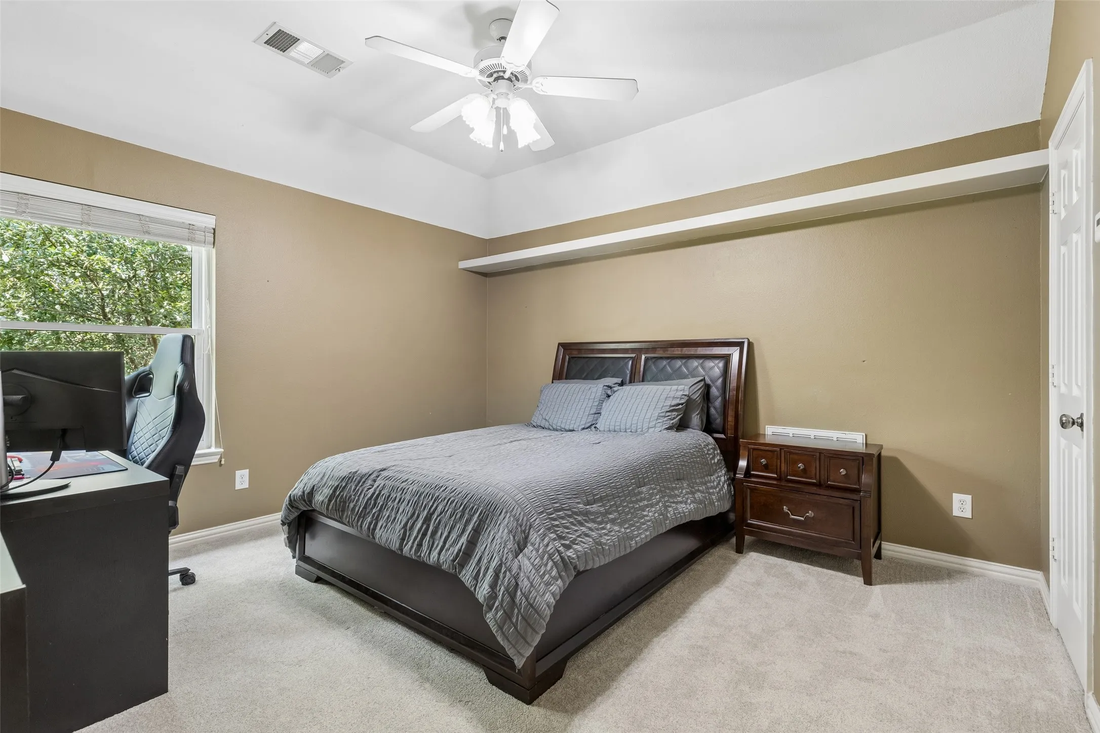 Single Family Residence For Sale in Denton County , 10198 Wheat Ridge Drive, Frisco, Texas 75033, 5 Bedroom, 3 Bathroom, 2 Garage spaces, 2,754 Sqft, built in 2001, mls#21347238, Real Estate Agent in Frisco, Homes For Sale in Denton county, Homes For Sale in Frisco, Realtor in Frisco Texas, Real Estate Brokerage Independent Realty Texas, Luminita Cordes Realtor