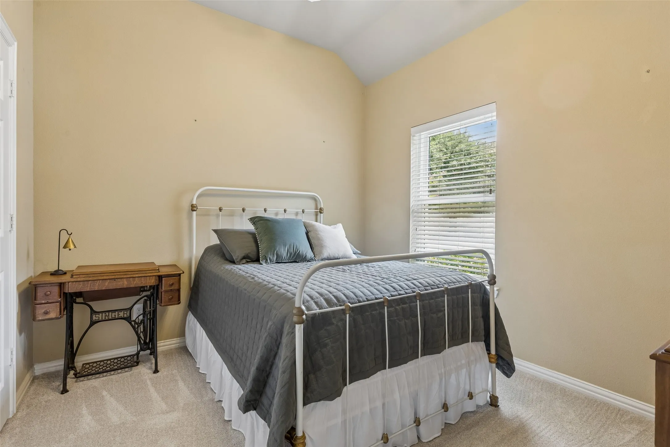 Single Family Residence For Sale in Denton County , 10198 Wheat Ridge Drive, Frisco, Texas 75033, 5 Bedroom, 3 Bathroom, 2 Garage spaces, 2,754 Sqft, built in 2001, mls#21347238, Real Estate Agent in Frisco, Homes For Sale in Denton county, Homes For Sale in Frisco, Realtor in Frisco Texas, Real Estate Brokerage Independent Realty Texas, Luminita Cordes Realtor