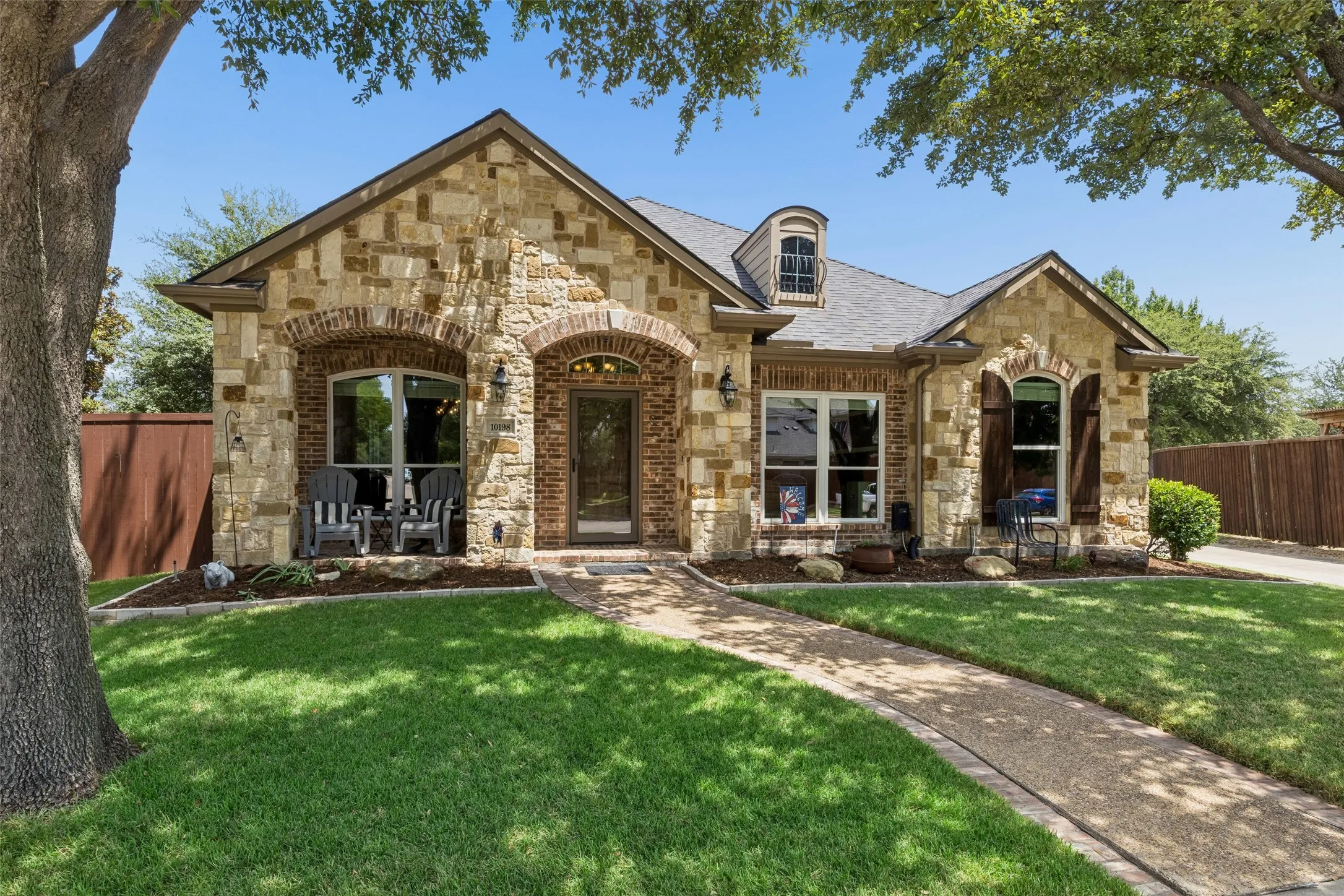 Single Family Residence For Sale in Denton County , 10198 Wheat Ridge Drive, Frisco, Texas 75033, 5 Bedroom, 3 Bathroom, 2 Garage spaces, 2,754 Sqft, built in 2001, mls#21347238, Real Estate Agent in Frisco, Homes For Sale in Denton county, Homes For Sale in Frisco, Realtor in Frisco Texas, Real Estate Brokerage Independent Realty Texas, Luminita Cordes Realtor