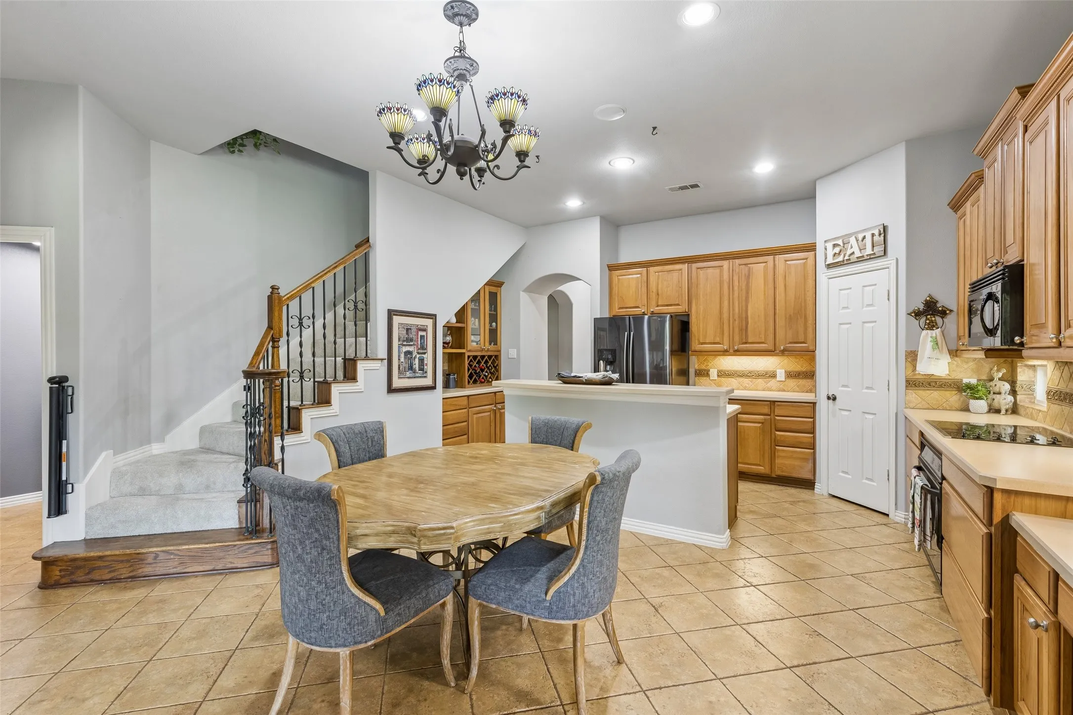 Single Family Residence For Sale in Denton County , 10198 Wheat Ridge Drive, Frisco, Texas 75033, 5 Bedroom, 3 Bathroom, 2 Garage spaces, 2,754 Sqft, built in 2001, mls#21347238, Real Estate Agent in Frisco, Homes For Sale in Denton county, Homes For Sale in Frisco, Realtor in Frisco Texas, Real Estate Brokerage Independent Realty Texas, Luminita Cordes Realtor
