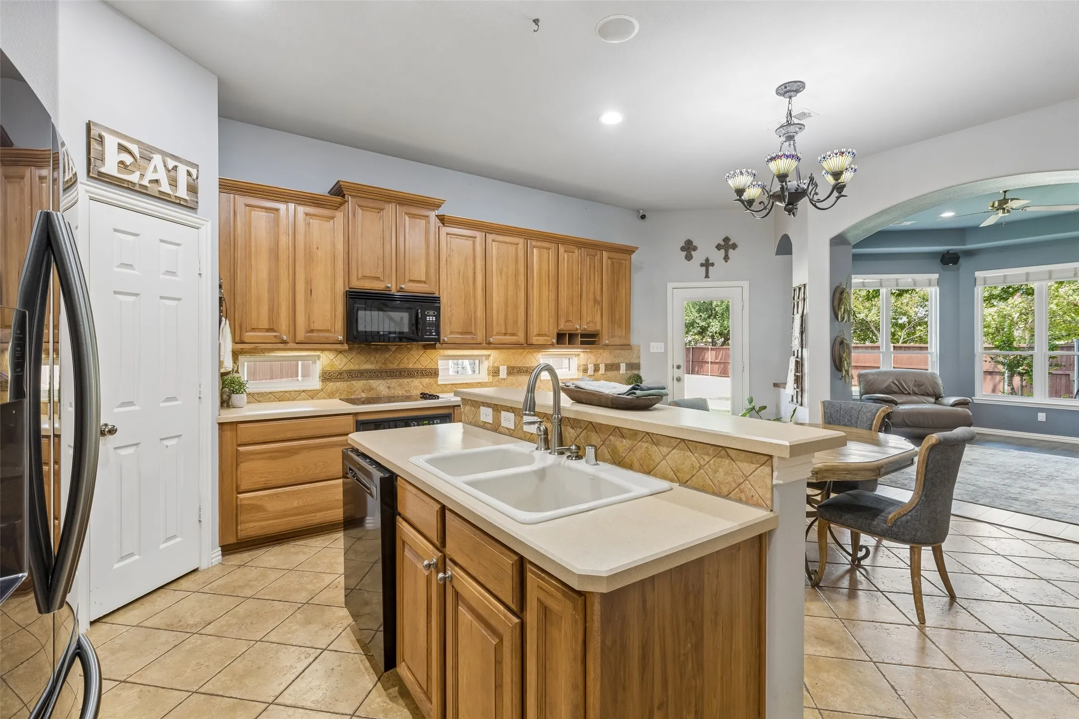 Single Family Residence For Sale in Denton County , 10198 Wheat Ridge Drive, Frisco, Texas 75033, 5 Bedroom, 3 Bathroom, 2 Garage spaces, 2,754 Sqft, built in 2001, mls#21347238, Real Estate Agent in Frisco, Homes For Sale in Denton county, Homes For Sale in Frisco, Realtor in Frisco Texas, Real Estate Brokerage Independent Realty Texas, Luminita Cordes Realtor