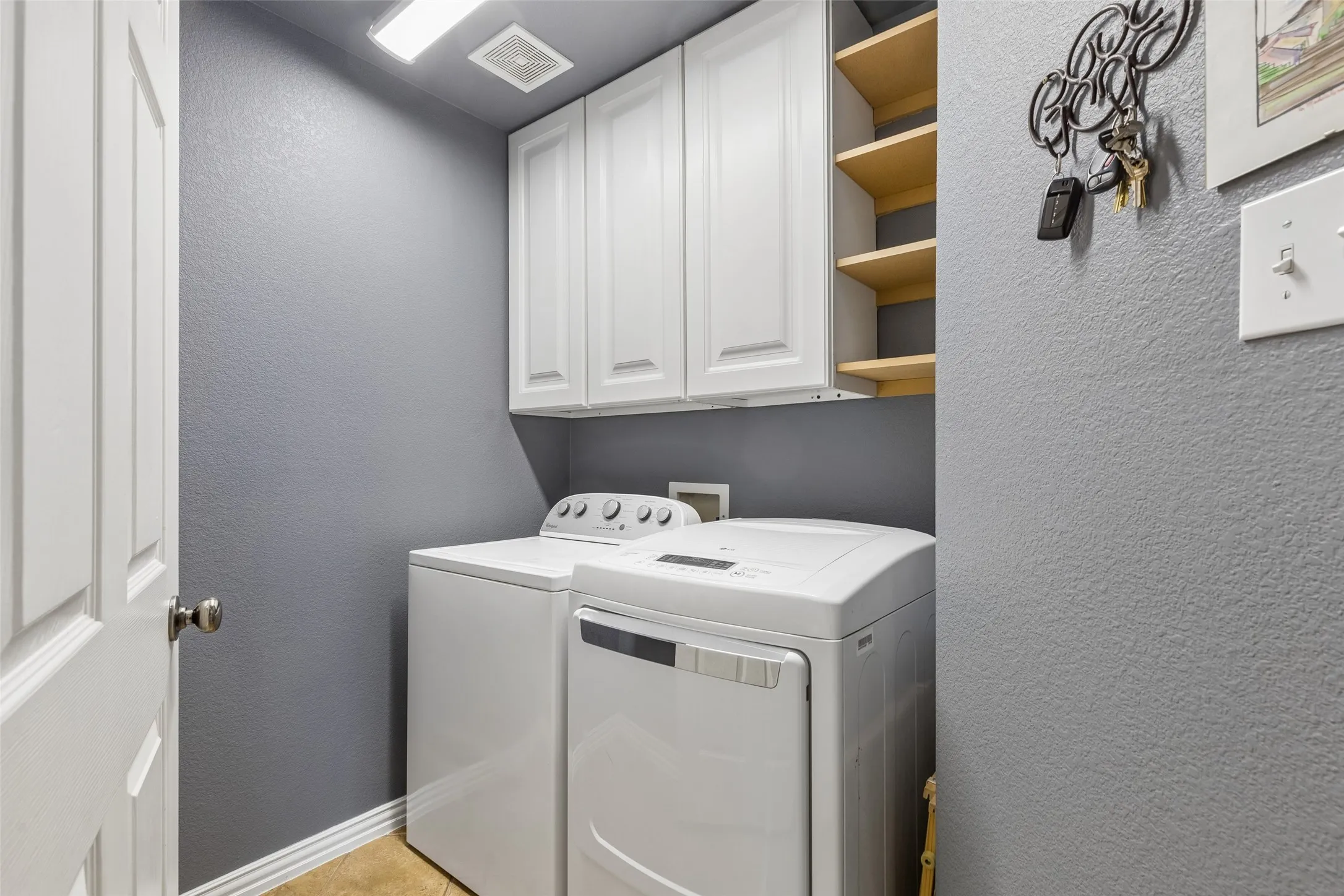 Single Family Residence For Sale in Denton County , 10198 Wheat Ridge Drive, Frisco, Texas 75033, 5 Bedroom, 3 Bathroom, 2 Garage spaces, 2,754 Sqft, built in 2001, mls#21347238, Real Estate Agent in Frisco, Homes For Sale in Denton county, Homes For Sale in Frisco, Realtor in Frisco Texas, Real Estate Brokerage Independent Realty Texas, Luminita Cordes Realtor