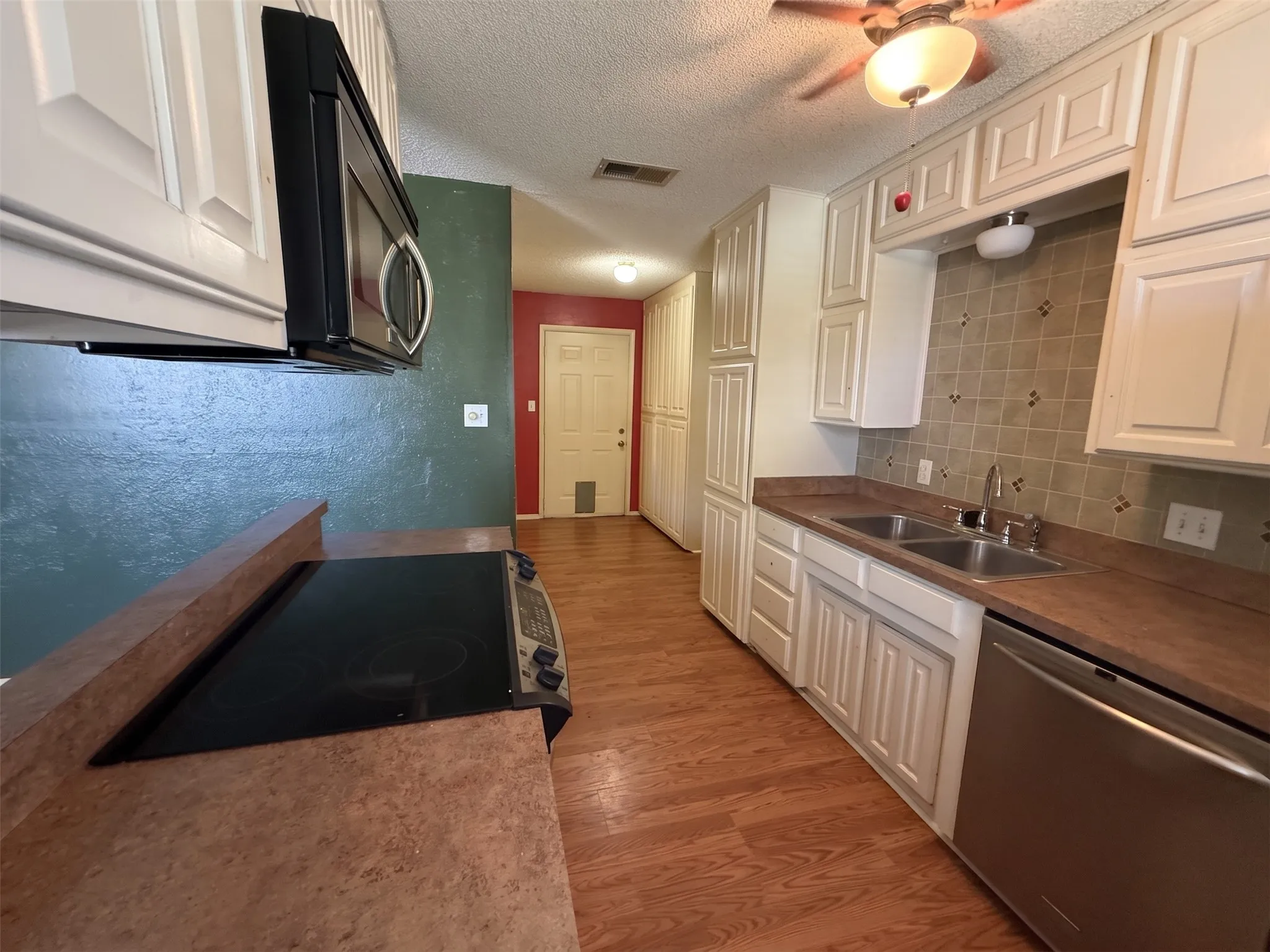 Single Family Residence For Sale in Tarrant County , 406 Marsha Street, Keller, Texas 76248, 3 Bedroom, 2 Bathroom, 2 Garage spaces, 1,653 Sqft, built in 1977, mls#21353358, Real Estate Agent in Keller, Homes For Sale in Tarrant county, Homes For Sale in Keller, Realtor in Keller Texas, Real Estate Brokerage Independent Realty Texas, Luminita Cordes Realtor