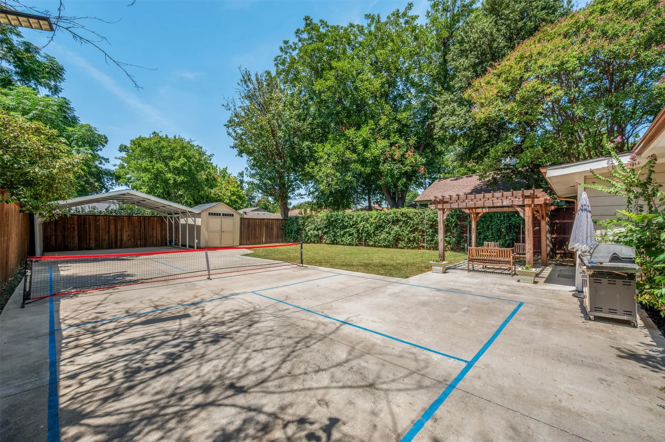 Single Family Residence For Sale in Dallas County , 5223 Denton Drive, Dallas, Texas 75235, 3 Bedroom, 2 Bathroom, Garage spaces, 1,845 Sqft, built in 1945, mls#21353129, Real Estate Agent in Dallas, Homes For Sale in Dallas county, Homes For Sale in Dallas, Realtor in Dallas Texas, Real Estate Brokerage Independent Realty Texas, Luminita Cordes Realtor
