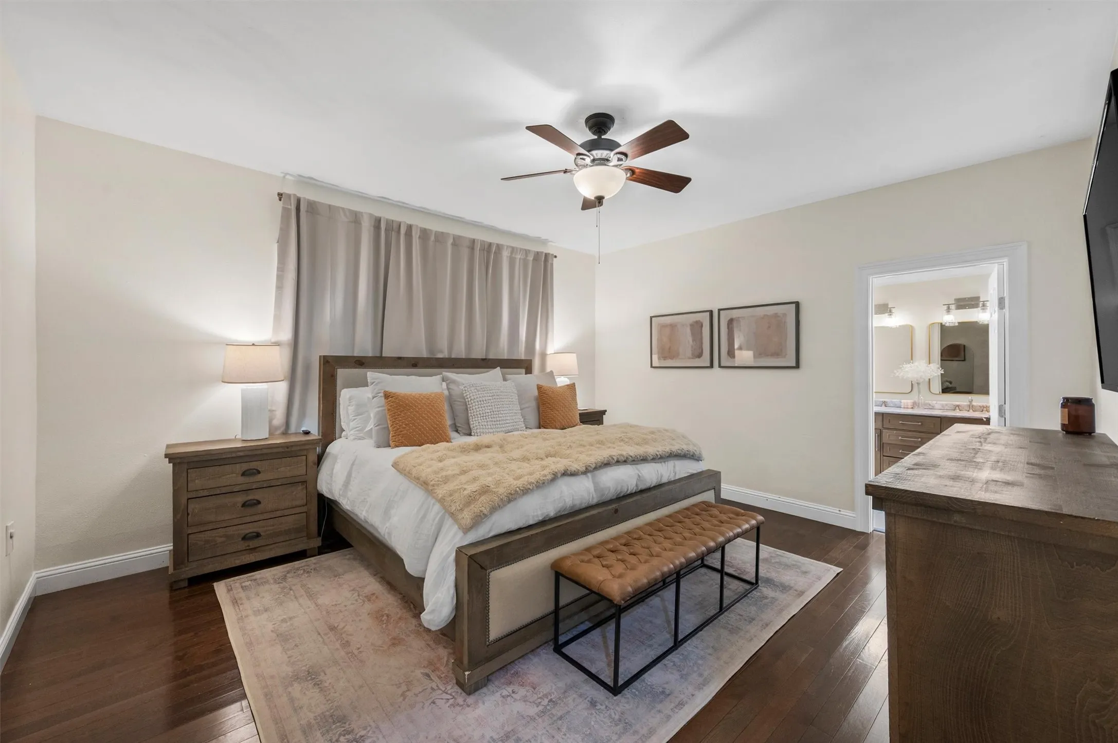 Single Family Residence For Sale in Dallas County , 5223 Denton Drive, Dallas, Texas 75235, 3 Bedroom, 2 Bathroom, Garage spaces, 1,845 Sqft, built in 1945, mls#21353129, Real Estate Agent in Dallas, Homes For Sale in Dallas county, Homes For Sale in Dallas, Realtor in Dallas Texas, Real Estate Brokerage Independent Realty Texas, Luminita Cordes Realtor