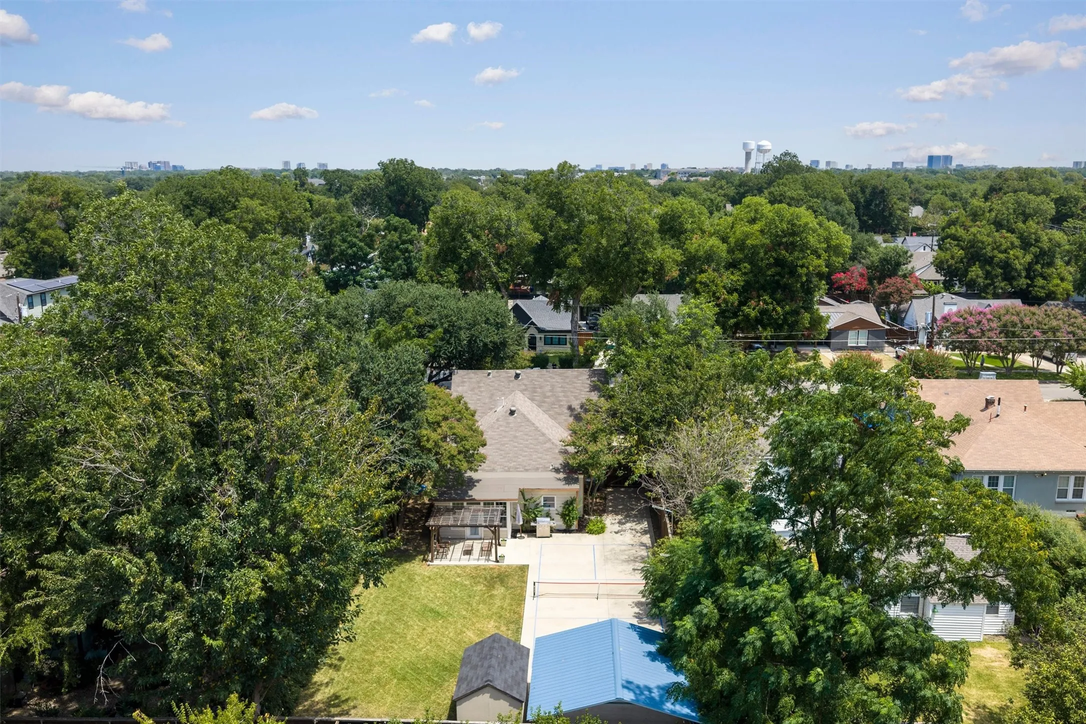 Single Family Residence For Sale in Dallas County , 5223 Denton Drive, Dallas, Texas 75235, 3 Bedroom, 2 Bathroom, Garage spaces, 1,845 Sqft, built in 1945, mls#21353129, Real Estate Agent in Dallas, Homes For Sale in Dallas county, Homes For Sale in Dallas, Realtor in Dallas Texas, Real Estate Brokerage Independent Realty Texas, Luminita Cordes Realtor