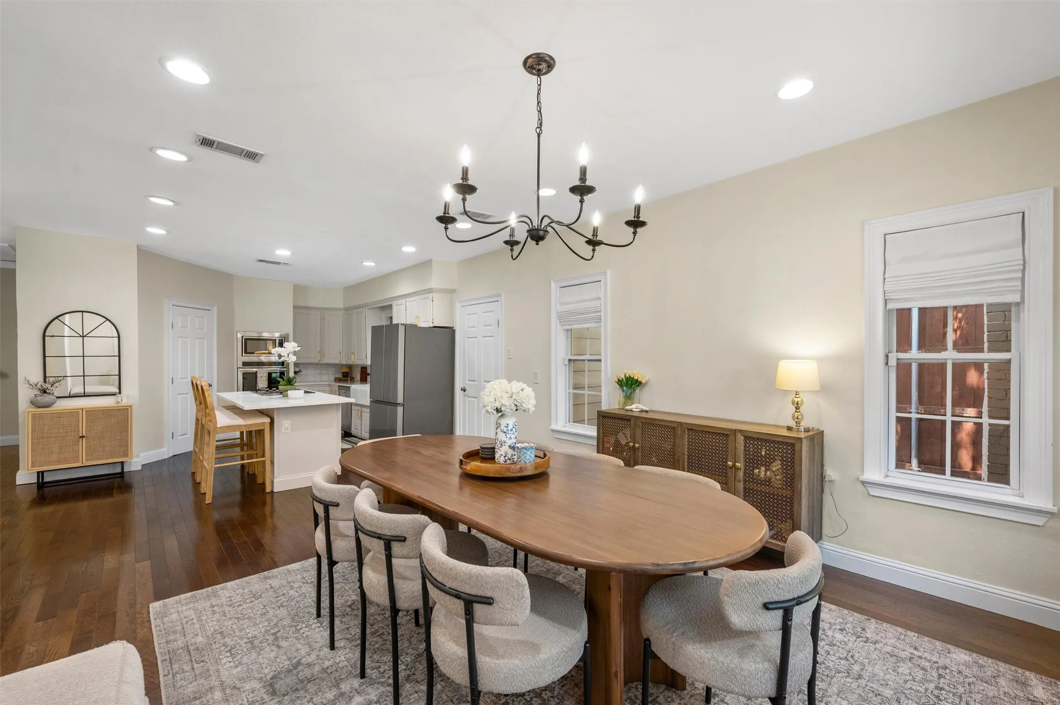Single Family Residence For Sale in Dallas County , 5223 Denton Drive, Dallas, Texas 75235, 3 Bedroom, 2 Bathroom, Garage spaces, 1,845 Sqft, built in 1945, mls#21353129, Real Estate Agent in Dallas, Homes For Sale in Dallas county, Homes For Sale in Dallas, Realtor in Dallas Texas, Real Estate Brokerage Independent Realty Texas, Luminita Cordes Realtor