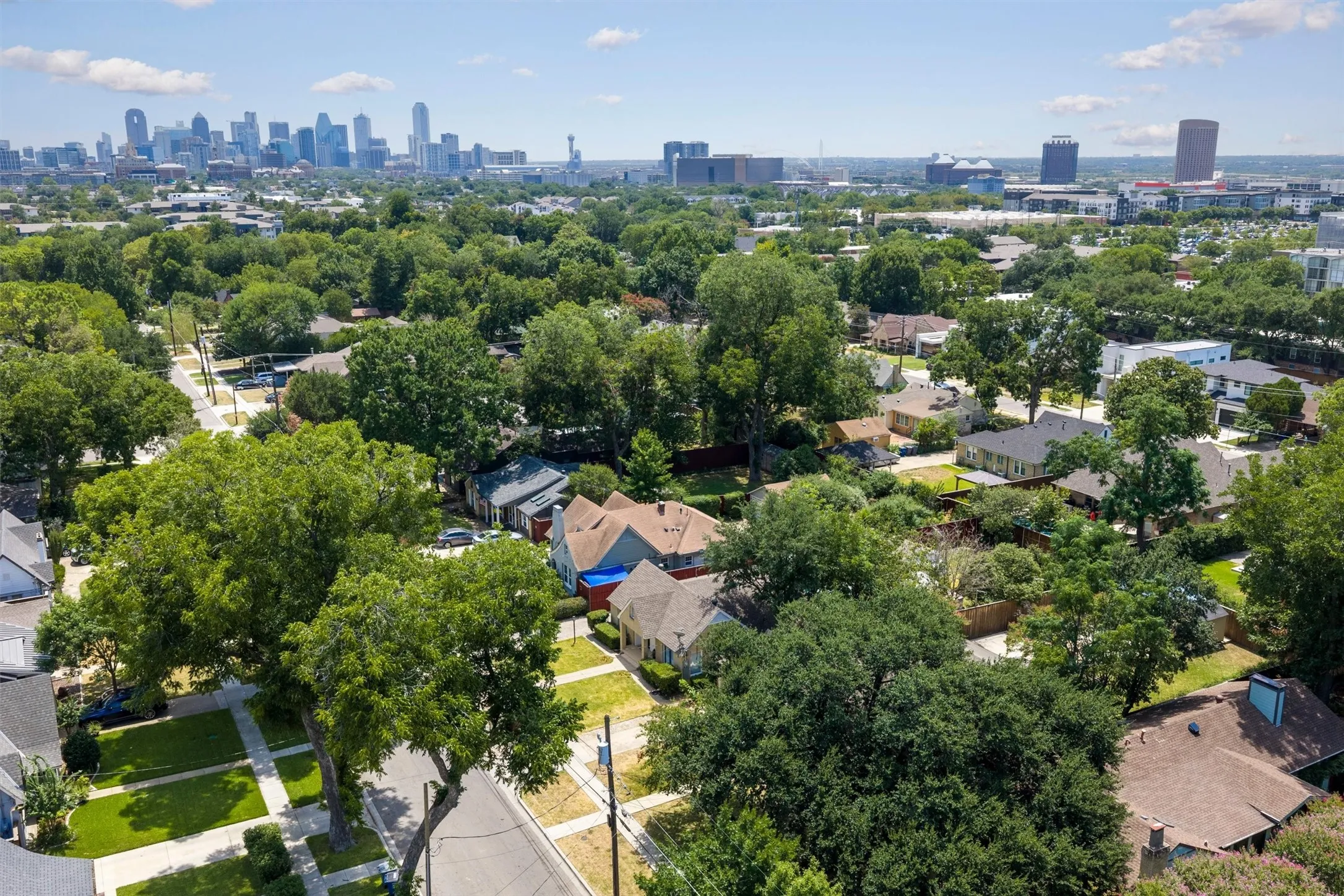 Single Family Residence For Sale in Dallas County , 5223 Denton Drive, Dallas, Texas 75235, 3 Bedroom, 2 Bathroom, Garage spaces, 1,845 Sqft, built in 1945, mls#21353129, Real Estate Agent in Dallas, Homes For Sale in Dallas county, Homes For Sale in Dallas, Realtor in Dallas Texas, Real Estate Brokerage Independent Realty Texas, Luminita Cordes Realtor