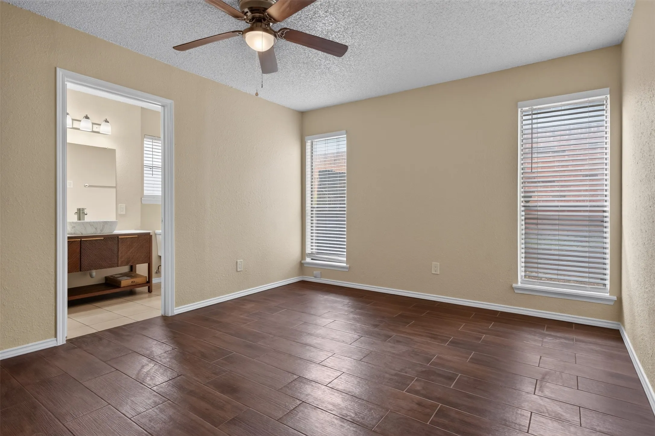 Single Family Residence For Rent in Tarrant County , 1117 Blue Carriage Lane N, Fort Worth, Texas 76120, 3 Bedroom, 2 Bathroom, 2 Garage spaces, 1,341 Sqft, built in 1978, mls#21353367, Real Estate Agent in Fort Worth, Homes For Rent in Tarrant county, Homes For Rent in Fort Worth, Realtor in Fort Worth Texas, Real Estate Brokerage Independent Realty Texas, Luminita Cordes Realtor
