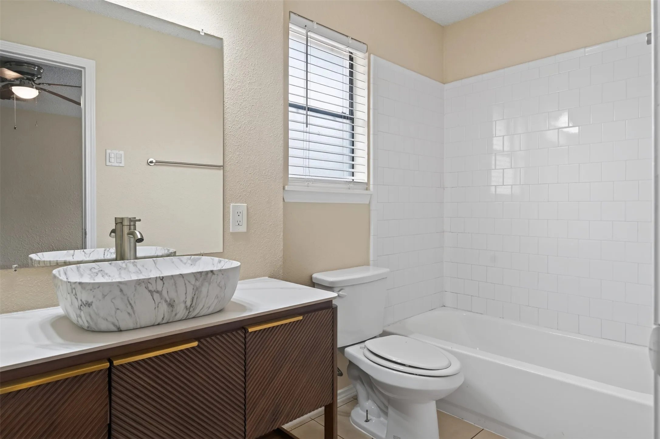 Single Family Residence For Rent in Tarrant County , 1117 Blue Carriage Lane N, Fort Worth, Texas 76120, 3 Bedroom, 2 Bathroom, 2 Garage spaces, 1,341 Sqft, built in 1978, mls#21353367, Real Estate Agent in Fort Worth, Homes For Rent in Tarrant county, Homes For Rent in Fort Worth, Realtor in Fort Worth Texas, Real Estate Brokerage Independent Realty Texas, Luminita Cordes Realtor