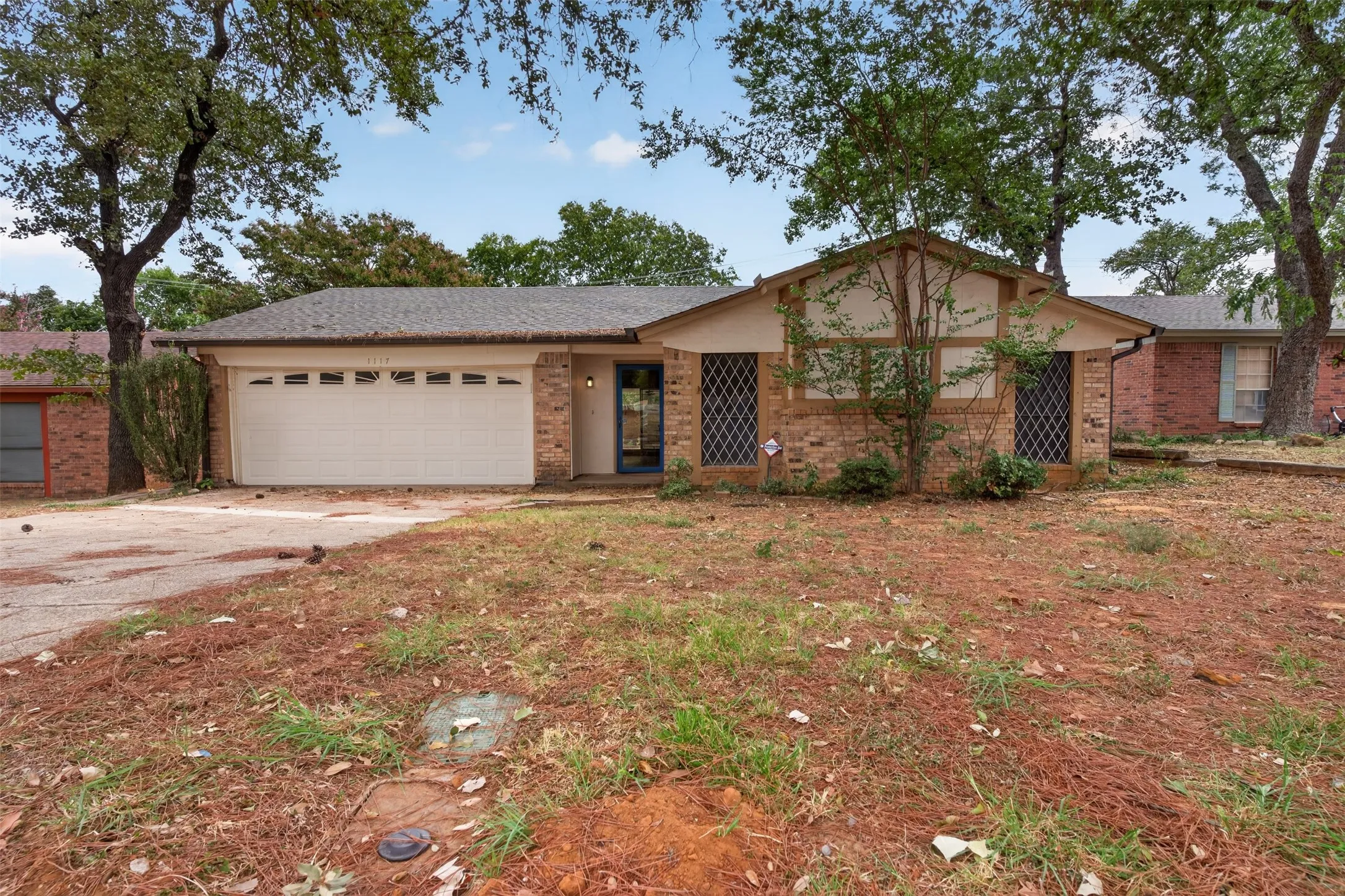 Single Family Residence For Rent in Tarrant County , 1117 Blue Carriage Lane N, Fort Worth, Texas 76120, 3 Bedroom, 2 Bathroom, 2 Garage spaces, 1,341 Sqft, built in 1978, mls#21353367, Real Estate Agent in Fort Worth, Homes For Rent in Tarrant county, Homes For Rent in Fort Worth, Realtor in Fort Worth Texas, Real Estate Brokerage Independent Realty Texas, Luminita Cordes Realtor