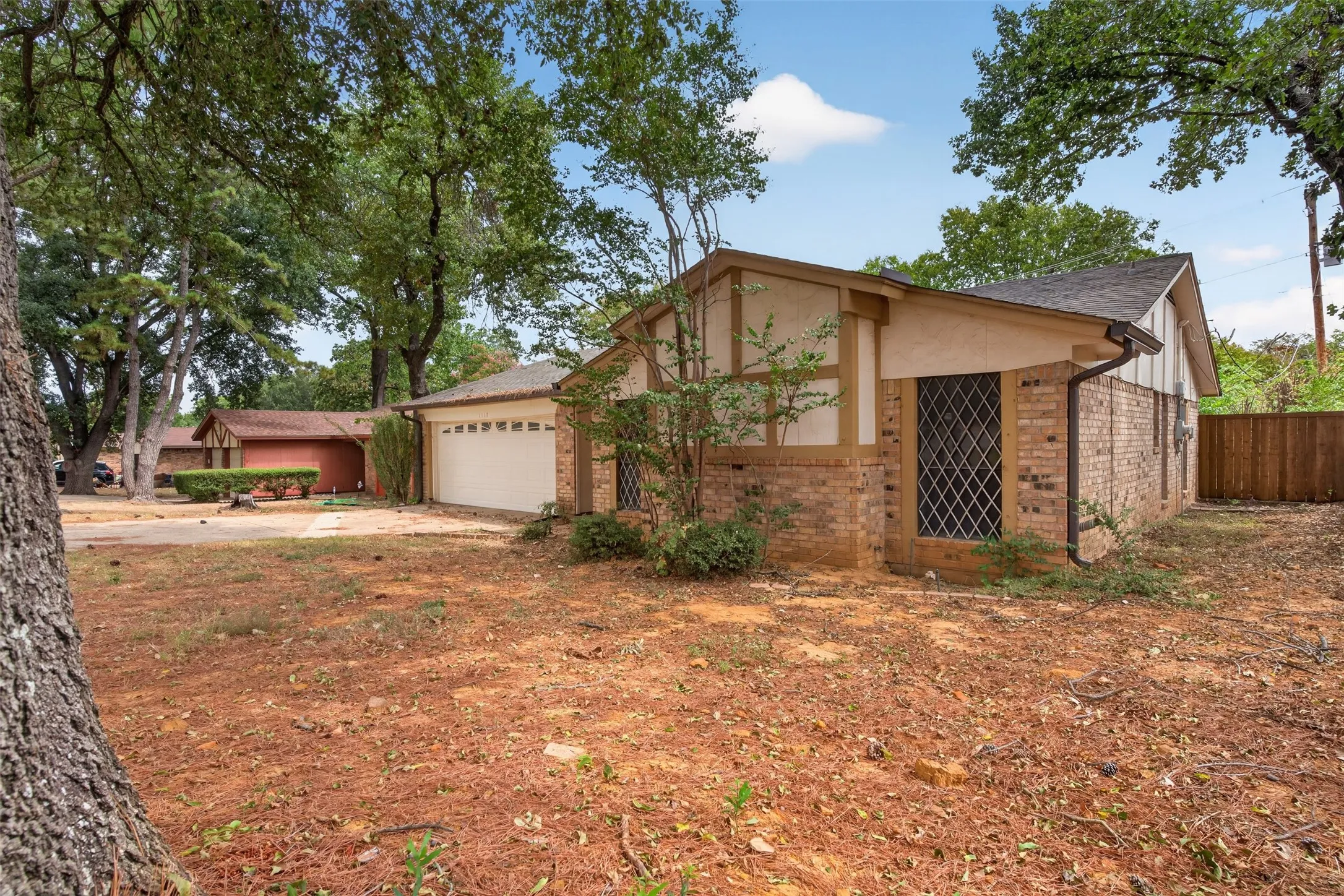 Single Family Residence For Rent in Tarrant County , 1117 Blue Carriage Lane N, Fort Worth, Texas 76120, 3 Bedroom, 2 Bathroom, 2 Garage spaces, 1,341 Sqft, built in 1978, mls#21353367, Real Estate Agent in Fort Worth, Homes For Rent in Tarrant county, Homes For Rent in Fort Worth, Realtor in Fort Worth Texas, Real Estate Brokerage Independent Realty Texas, Luminita Cordes Realtor