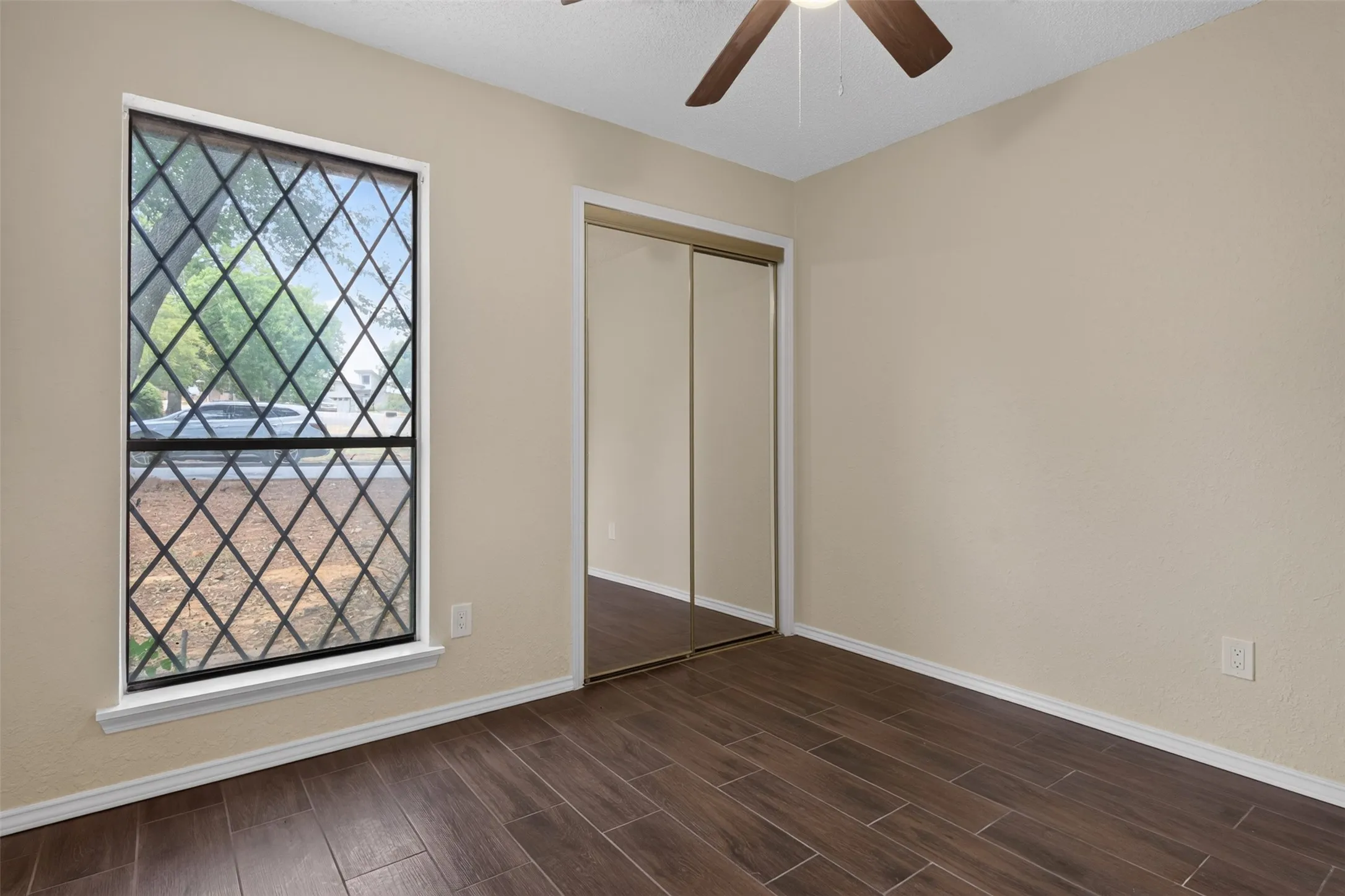 Single Family Residence For Rent in Tarrant County , 1117 Blue Carriage Lane N, Fort Worth, Texas 76120, 3 Bedroom, 2 Bathroom, 2 Garage spaces, 1,341 Sqft, built in 1978, mls#21353367, Real Estate Agent in Fort Worth, Homes For Rent in Tarrant county, Homes For Rent in Fort Worth, Realtor in Fort Worth Texas, Real Estate Brokerage Independent Realty Texas, Luminita Cordes Realtor