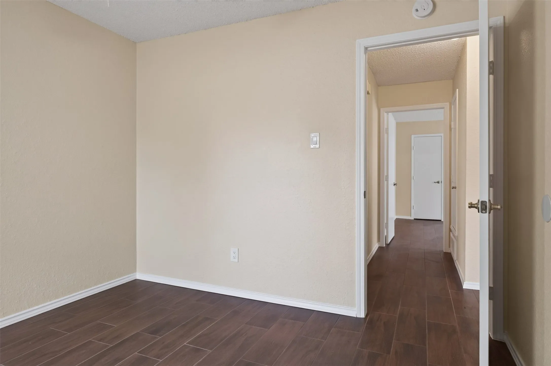 Single Family Residence For Rent in Tarrant County , 1117 Blue Carriage Lane N, Fort Worth, Texas 76120, 3 Bedroom, 2 Bathroom, 2 Garage spaces, 1,341 Sqft, built in 1978, mls#21353367, Real Estate Agent in Fort Worth, Homes For Rent in Tarrant county, Homes For Rent in Fort Worth, Realtor in Fort Worth Texas, Real Estate Brokerage Independent Realty Texas, Luminita Cordes Realtor