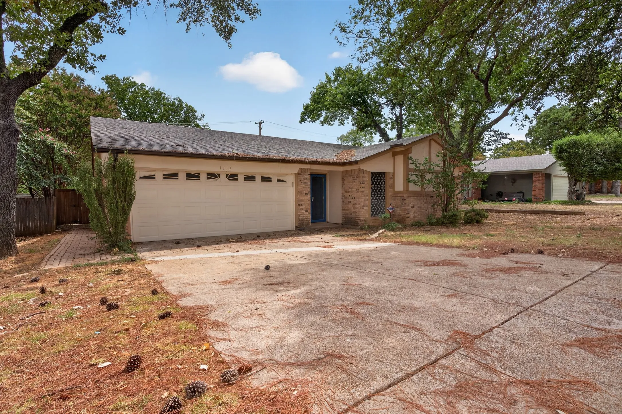 Single Family Residence For Rent in Tarrant County , 1117 Blue Carriage Lane N, Fort Worth, Texas 76120, 3 Bedroom, 2 Bathroom, 2 Garage spaces, 1,341 Sqft, built in 1978, mls#21353367, Real Estate Agent in Fort Worth, Homes For Rent in Tarrant county, Homes For Rent in Fort Worth, Realtor in Fort Worth Texas, Real Estate Brokerage Independent Realty Texas, Luminita Cordes Realtor