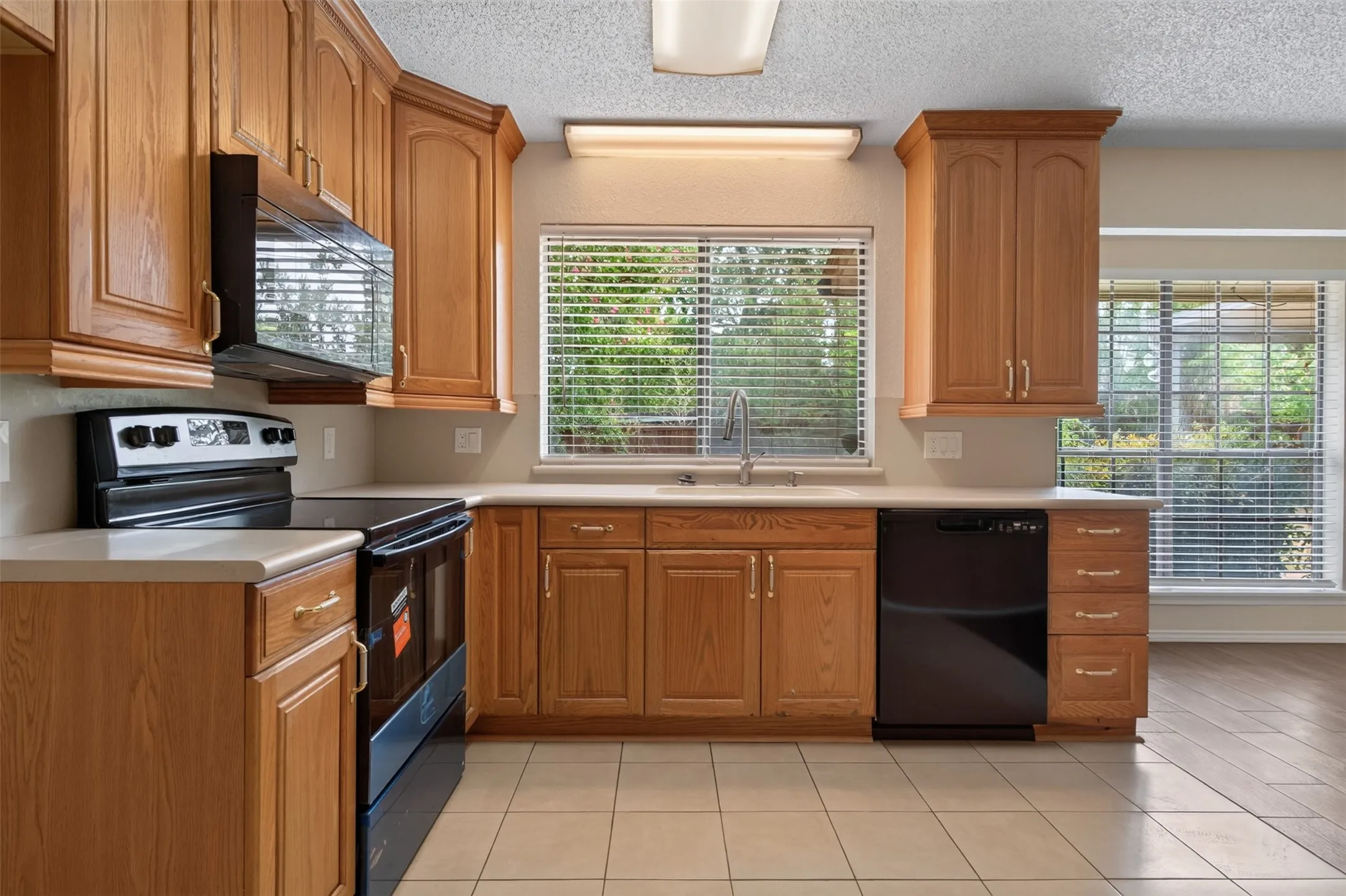 Single Family Residence For Rent in Tarrant County , 1117 Blue Carriage Lane N, Fort Worth, Texas 76120, 3 Bedroom, 2 Bathroom, 2 Garage spaces, 1,341 Sqft, built in 1978, mls#21353367, Real Estate Agent in Fort Worth, Homes For Rent in Tarrant county, Homes For Rent in Fort Worth, Realtor in Fort Worth Texas, Real Estate Brokerage Independent Realty Texas, Luminita Cordes Realtor
