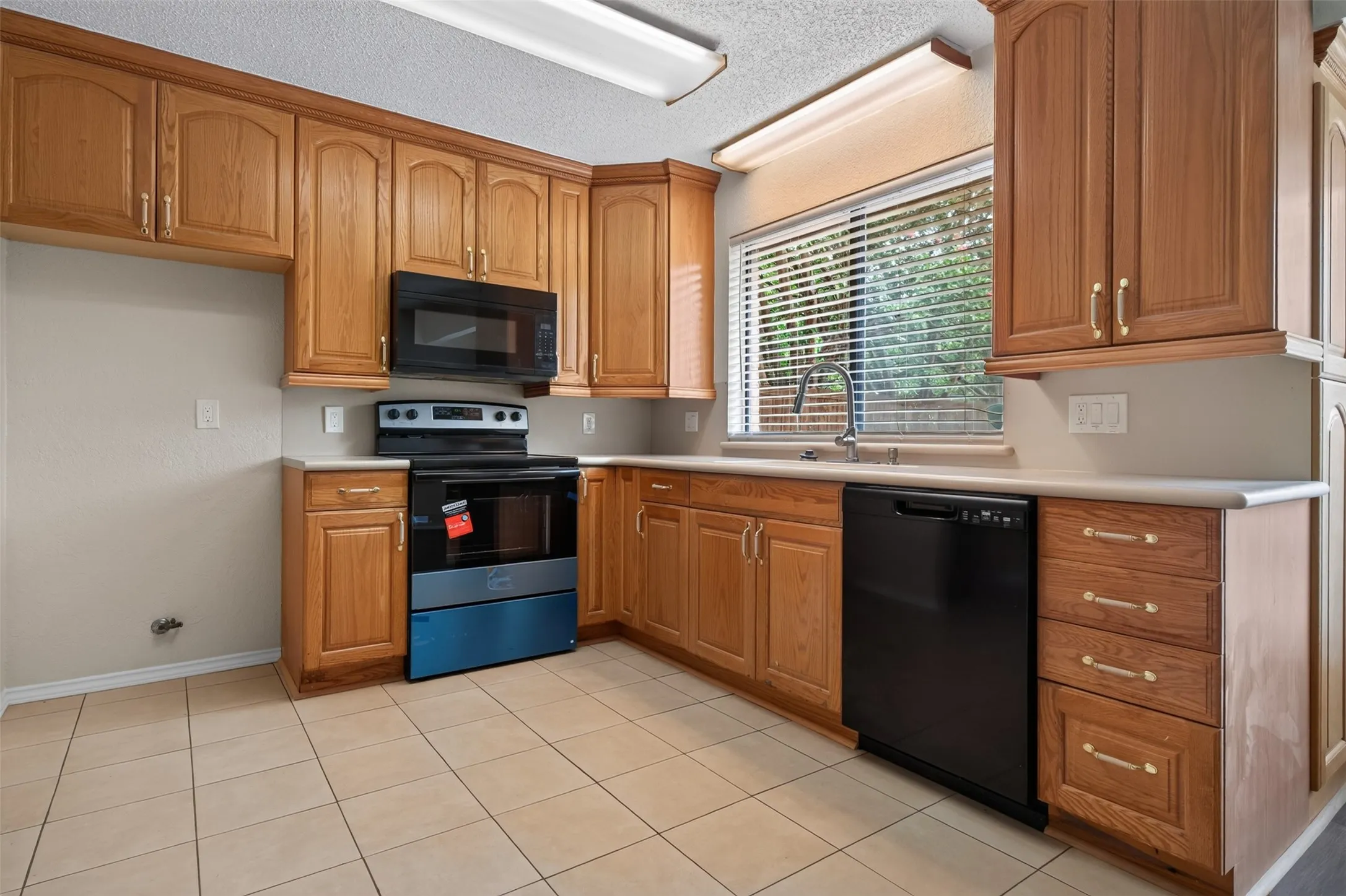 Single Family Residence For Rent in Tarrant County , 1117 Blue Carriage Lane N, Fort Worth, Texas 76120, 3 Bedroom, 2 Bathroom, 2 Garage spaces, 1,341 Sqft, built in 1978, mls#21353367, Real Estate Agent in Fort Worth, Homes For Rent in Tarrant county, Homes For Rent in Fort Worth, Realtor in Fort Worth Texas, Real Estate Brokerage Independent Realty Texas, Luminita Cordes Realtor