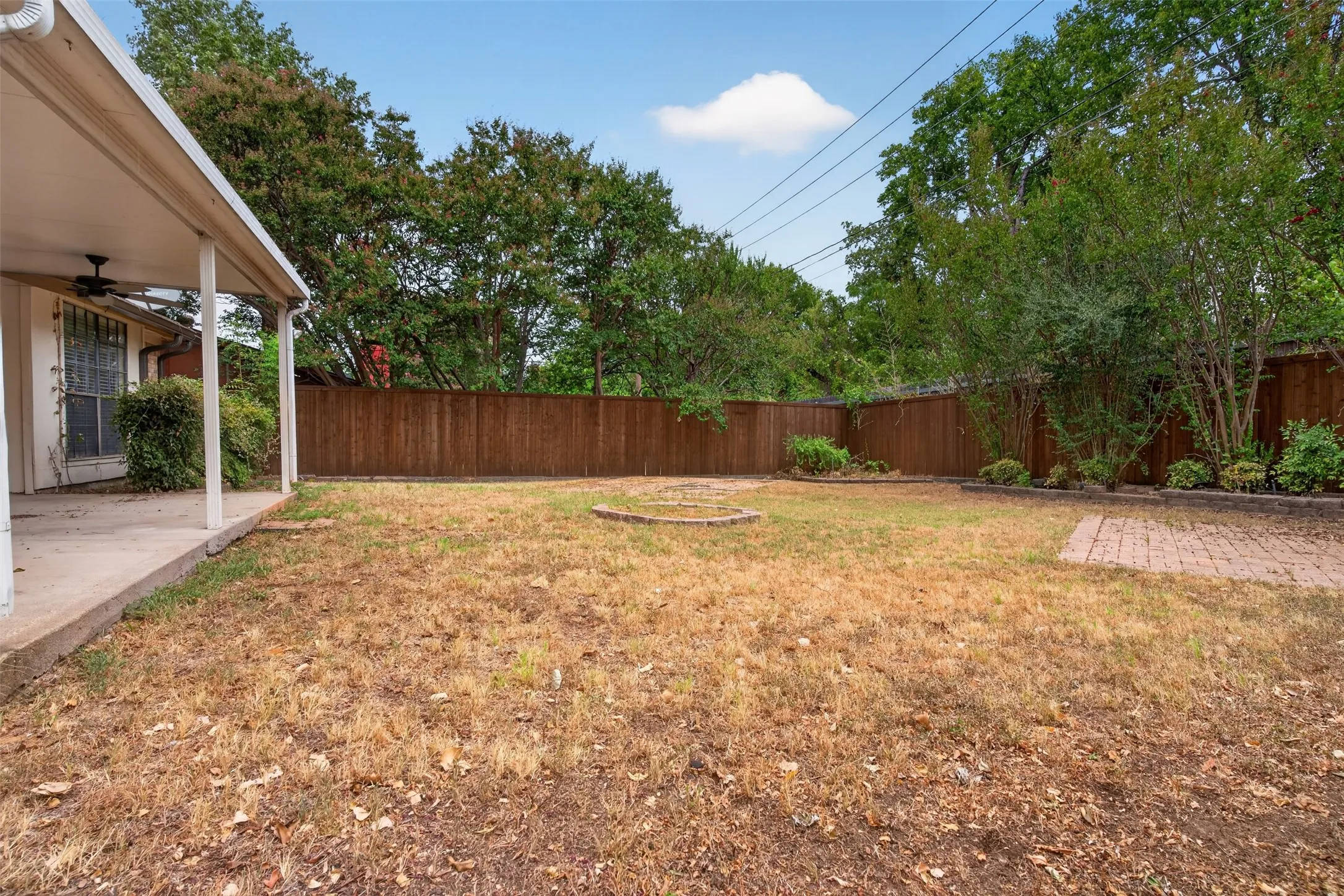 Single Family Residence For Rent in Tarrant County , 1117 Blue Carriage Lane N, Fort Worth, Texas 76120, 3 Bedroom, 2 Bathroom, 2 Garage spaces, 1,341 Sqft, built in 1978, mls#21353367, Real Estate Agent in Fort Worth, Homes For Rent in Tarrant county, Homes For Rent in Fort Worth, Realtor in Fort Worth Texas, Real Estate Brokerage Independent Realty Texas, Luminita Cordes Realtor