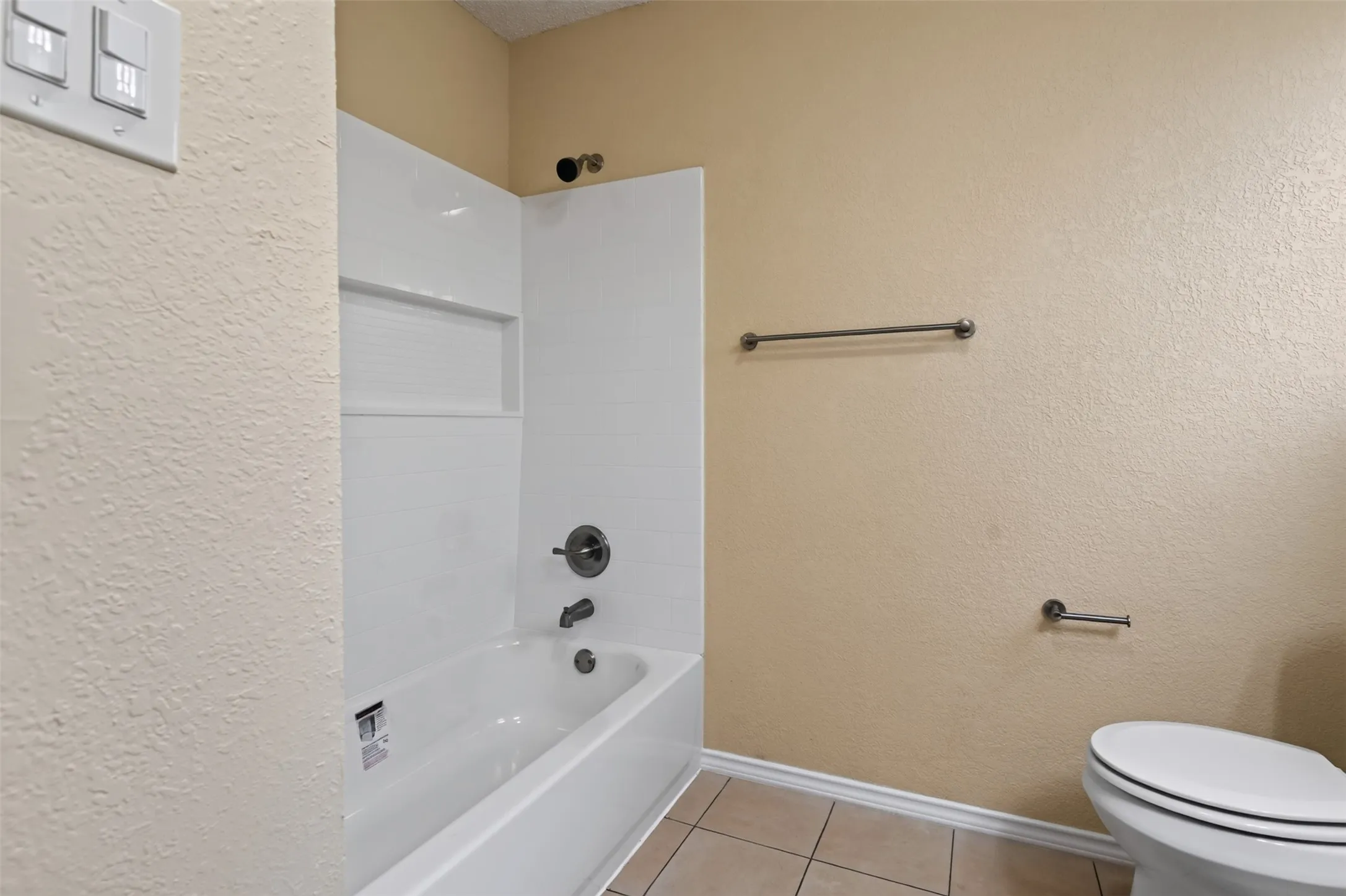 Single Family Residence For Rent in Tarrant County , 1117 Blue Carriage Lane N, Fort Worth, Texas 76120, 3 Bedroom, 2 Bathroom, 2 Garage spaces, 1,341 Sqft, built in 1978, mls#21353367, Real Estate Agent in Fort Worth, Homes For Rent in Tarrant county, Homes For Rent in Fort Worth, Realtor in Fort Worth Texas, Real Estate Brokerage Independent Realty Texas, Luminita Cordes Realtor