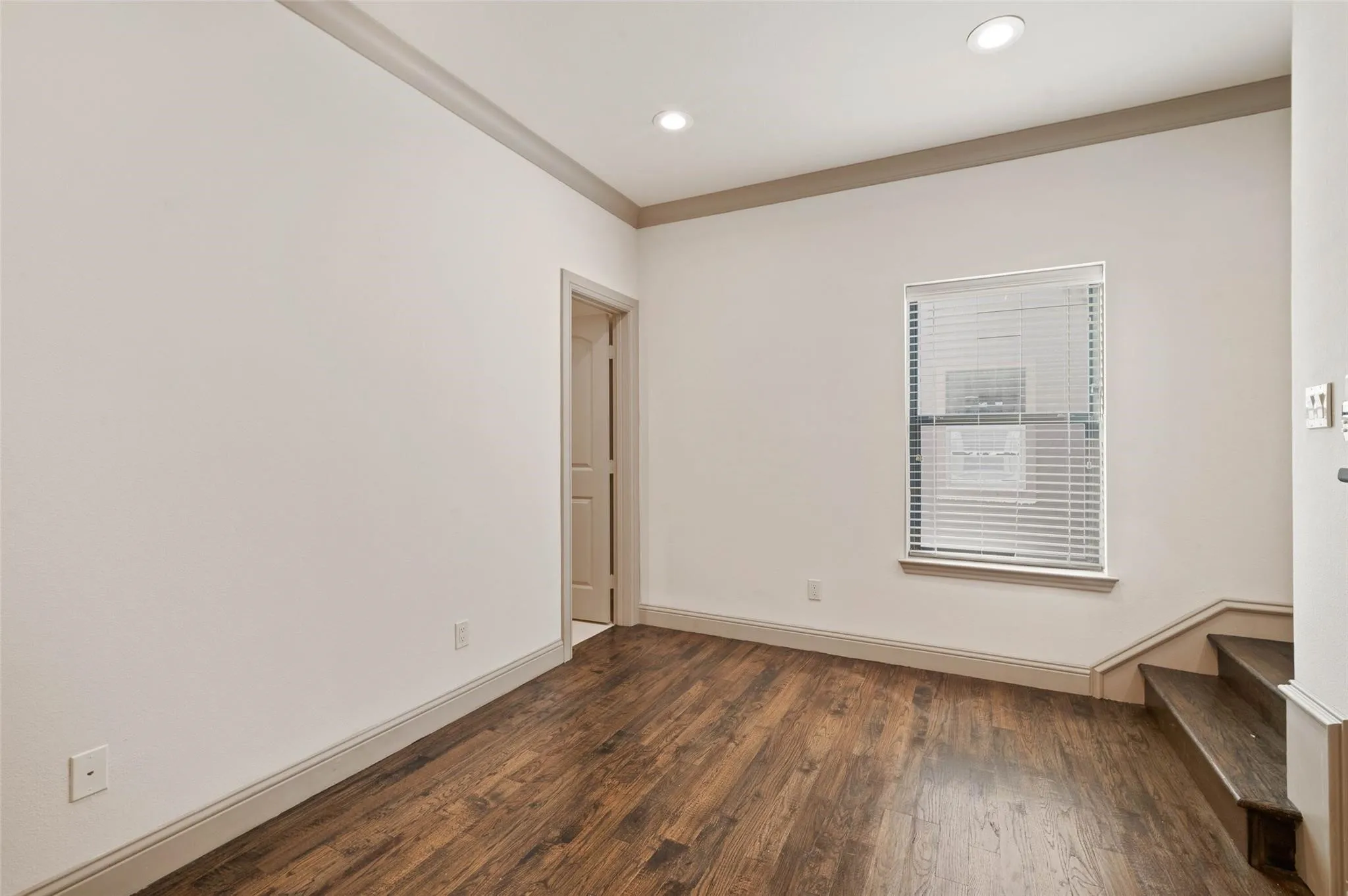 Townhouse For Rent in Dallas County , 3142 Ross Avenue 1, Dallas, Texas 75204, 3 Bedroom, 4 Bathroom, 2 Garage spaces, 2,030 Sqft, built in 2014, Price $3,350, mls#21353370, Real Estate Agent in Dallas, Homes For Rent in Dallas county, Homes For Rent in Dallas, Realtor in Dallas Texas, Real Estate Brokerage Independent Realty Texas, Luminita Cordes Realtor