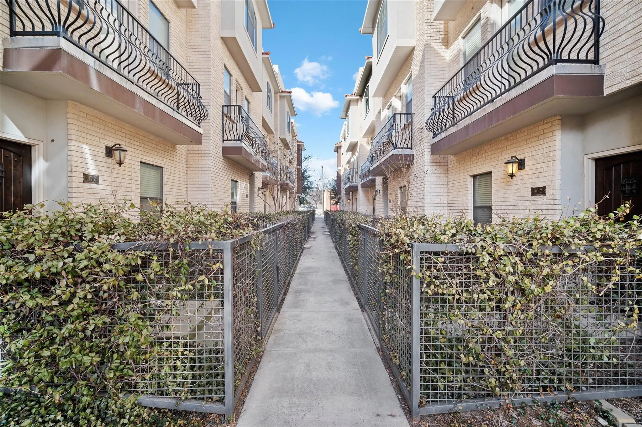 Townhouse For Rent in Dallas County , 3142 Ross Avenue 1, Dallas, Texas 75204, 3 Bedroom, 4 Bathroom, 2 Garage spaces, 2,030 Sqft, built in 2014, Price $3,350, mls#21353370, Real Estate Agent in Dallas, Homes For Rent in Dallas county, Homes For Rent in Dallas, Realtor in Dallas Texas, Real Estate Brokerage Independent Realty Texas, Luminita Cordes Realtor