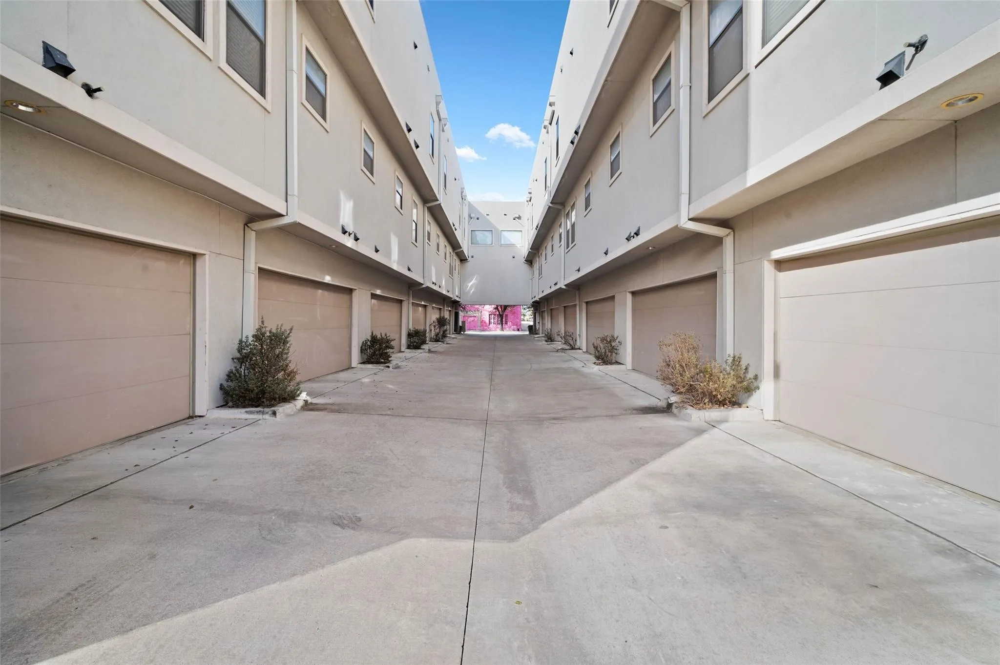 Townhouse For Rent in Dallas County , 3142 Ross Avenue 1, Dallas, Texas 75204, 3 Bedroom, 4 Bathroom, 2 Garage spaces, 2,030 Sqft, built in 2014, Price $3,350, mls#21353370, Real Estate Agent in Dallas, Homes For Rent in Dallas county, Homes For Rent in Dallas, Realtor in Dallas Texas, Real Estate Brokerage Independent Realty Texas, Luminita Cordes Realtor