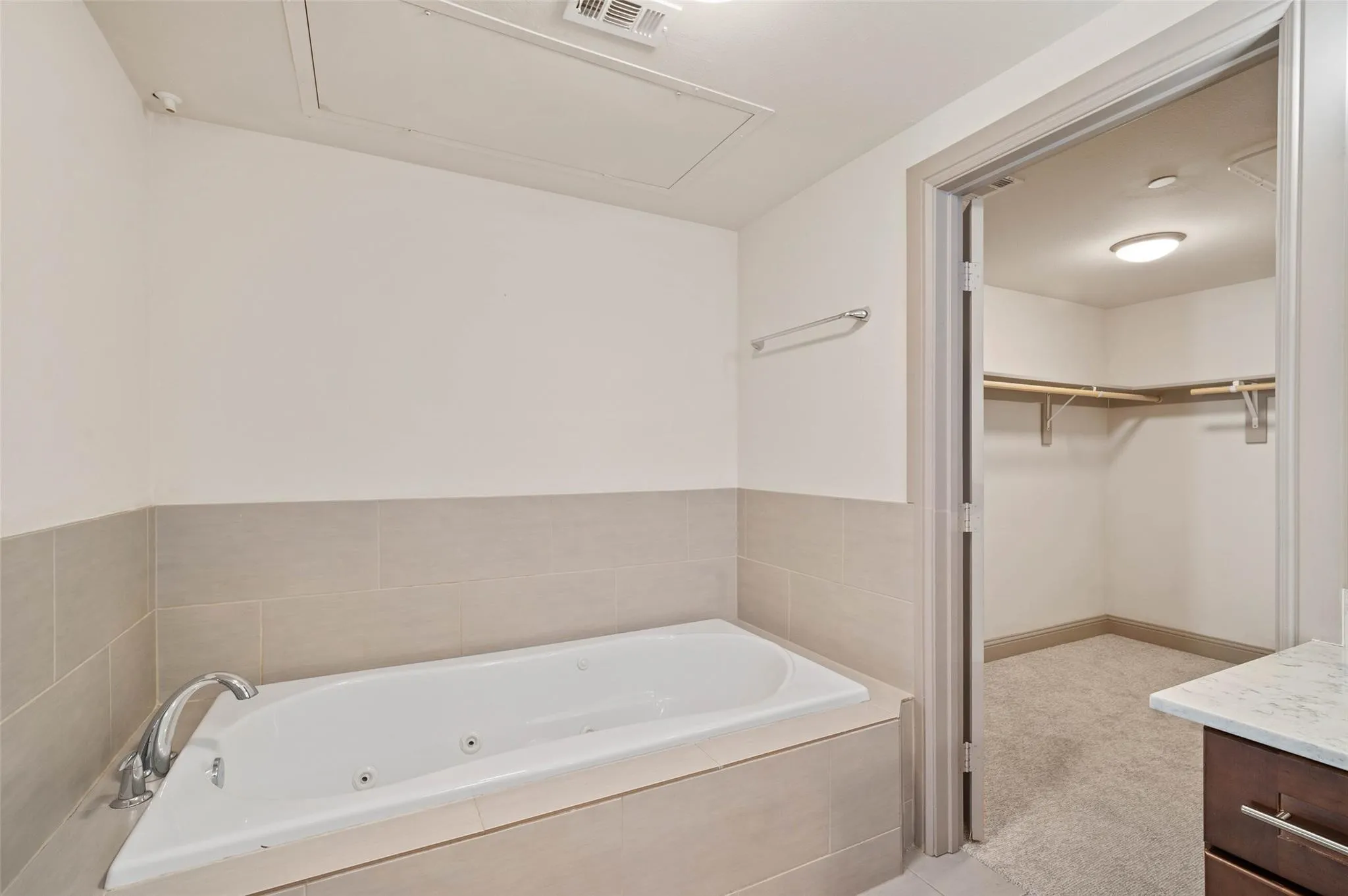 Townhouse For Rent in Dallas County , 3142 Ross Avenue 1, Dallas, Texas 75204, 3 Bedroom, 4 Bathroom, 2 Garage spaces, 2,030 Sqft, built in 2014, Price $3,350, mls#21353370, Real Estate Agent in Dallas, Homes For Rent in Dallas county, Homes For Rent in Dallas, Realtor in Dallas Texas, Real Estate Brokerage Independent Realty Texas, Luminita Cordes Realtor