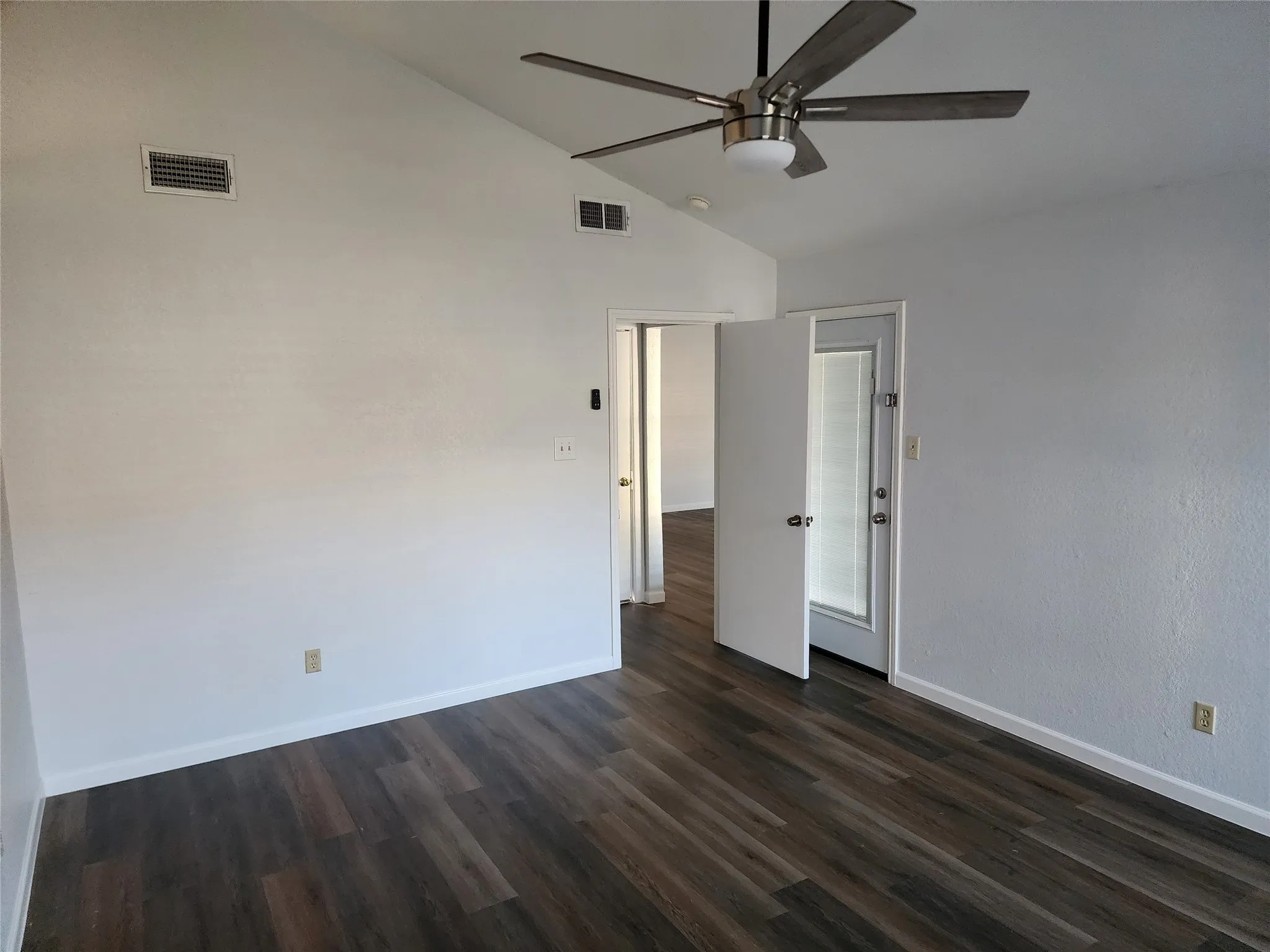 Single Family Residence For Rent in Tarrant County , 8240 Willis Lane, Watauga, Texas 76148, 3 Bedroom, 2 Bathroom, 2 Garage spaces, 1,461 Sqft, built in 1986, mls#21353371, Real Estate Agent in Watauga, Homes For Rent in Tarrant county, Homes For Rent in Watauga, Realtor in Watauga Texas, Real Estate Brokerage Independent Realty Texas, Luminita Cordes Realtor